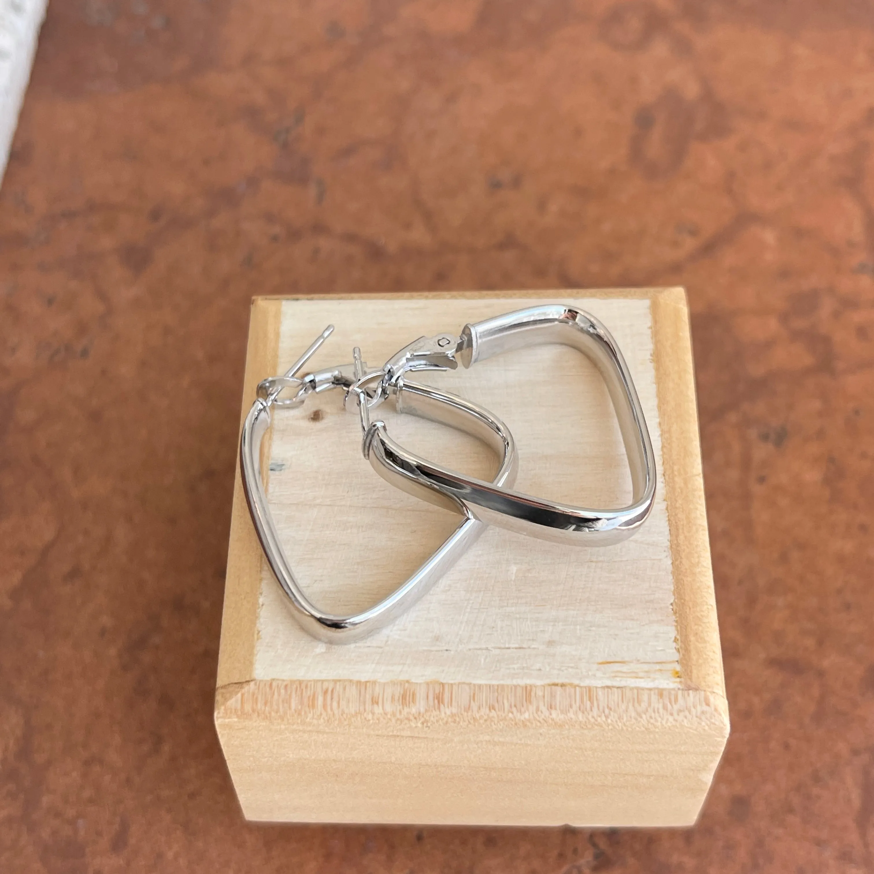 14KT White Gold 7mm Wide Triangle Omega Hoop Earrings 27mm