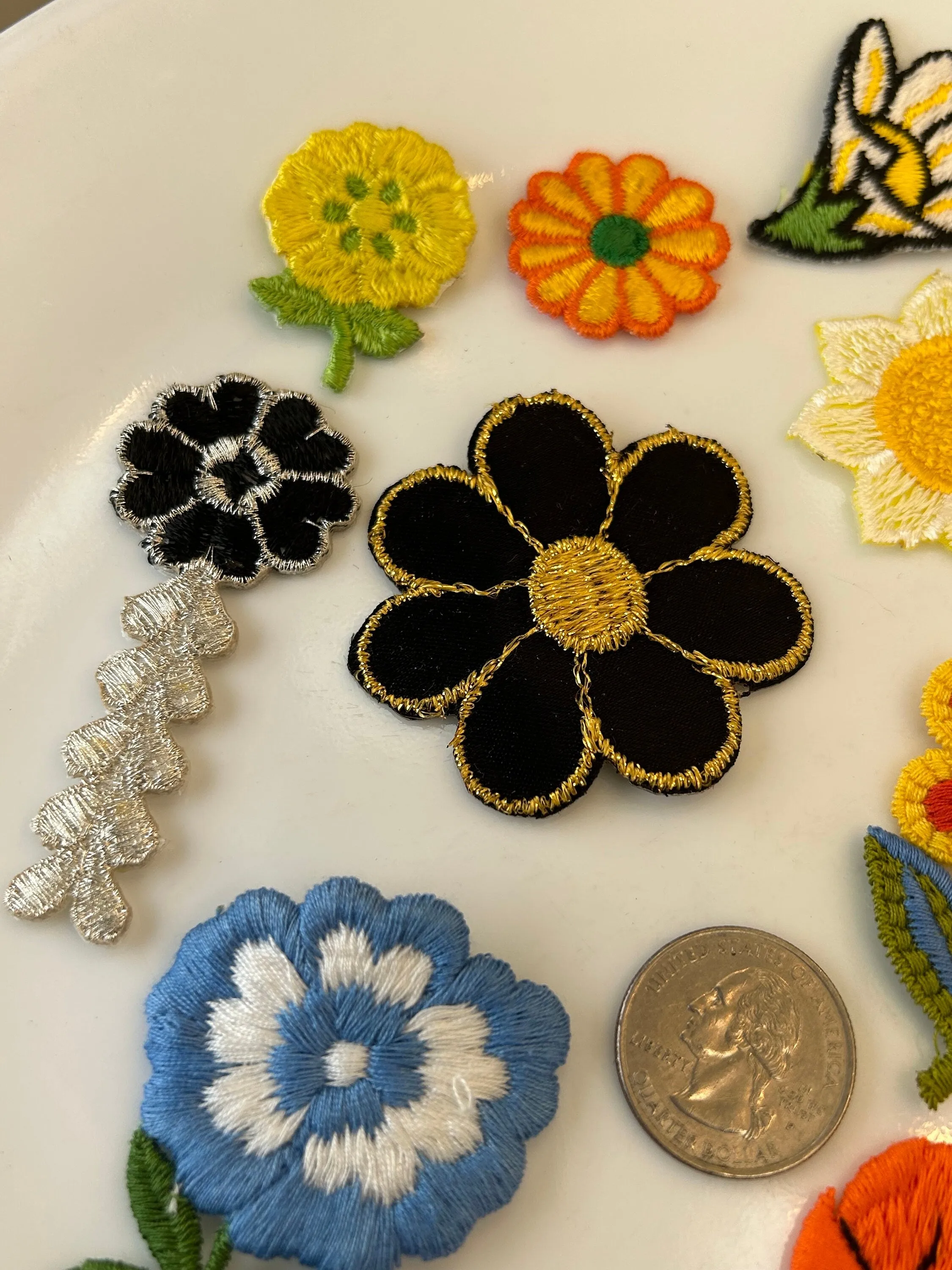15 pieces FLORAL VINTAGE appliqués orange pink yellow blue silver lemon yellow black gold outline flower iron on Patches #11