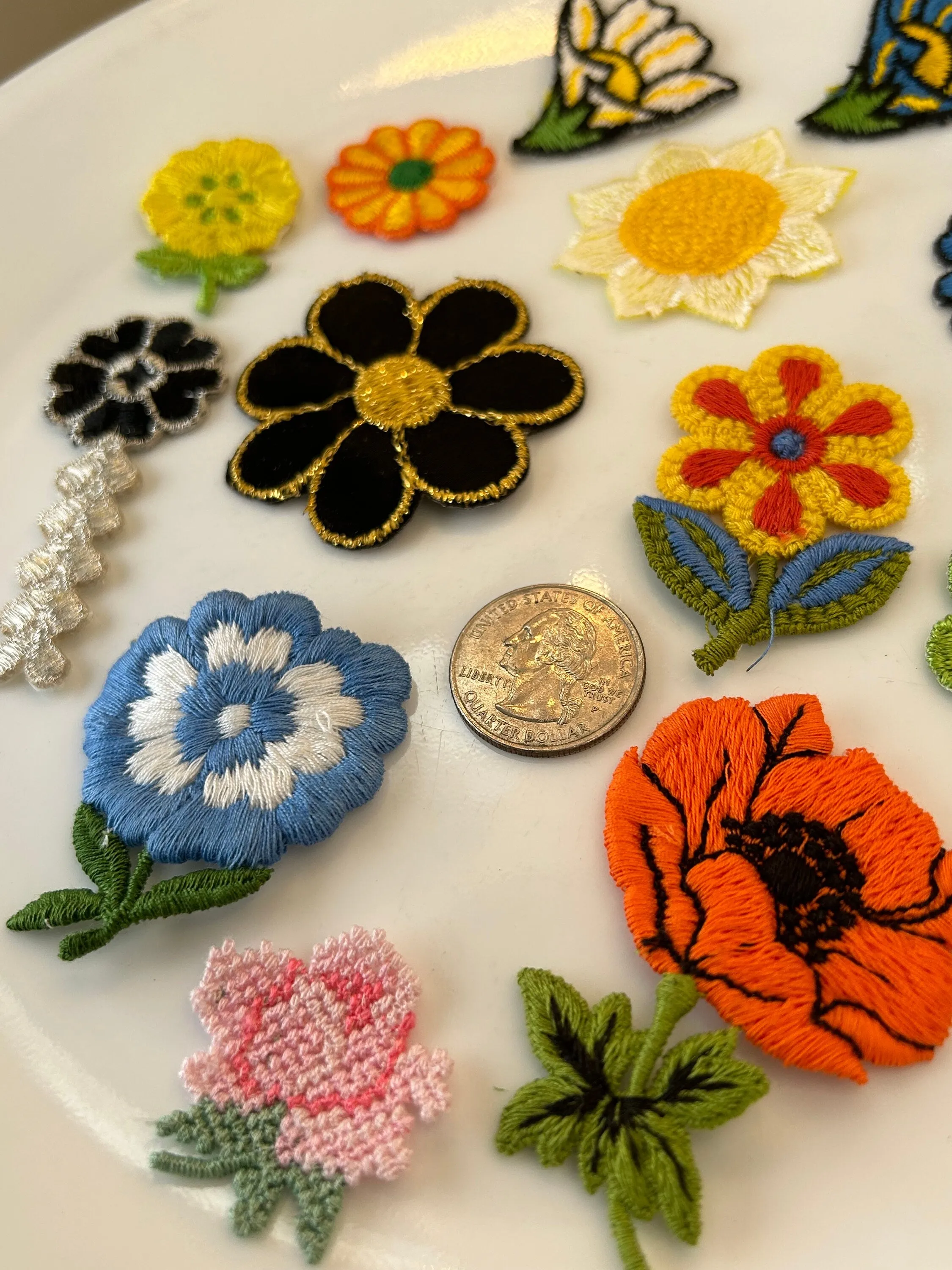 15 pieces FLORAL VINTAGE appliqués orange pink yellow blue silver lemon yellow black gold outline flower iron on Patches #11