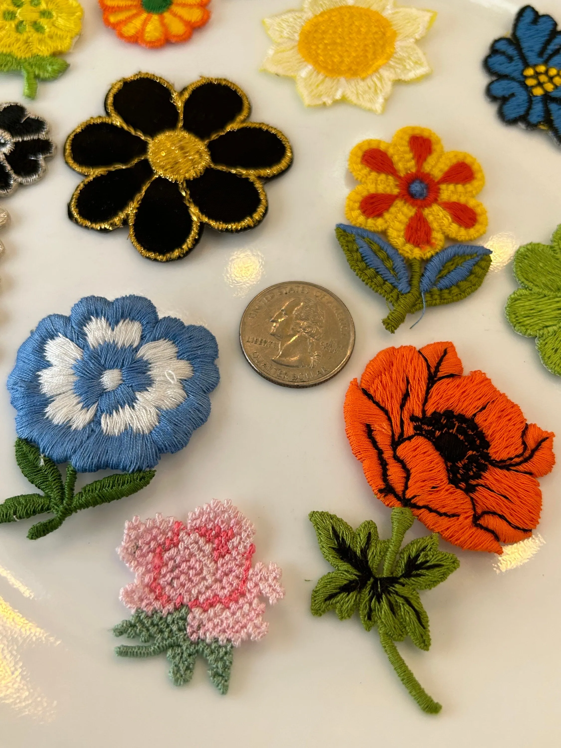 15 pieces FLORAL VINTAGE appliqués orange pink yellow blue silver lemon yellow black gold outline flower iron on Patches #11