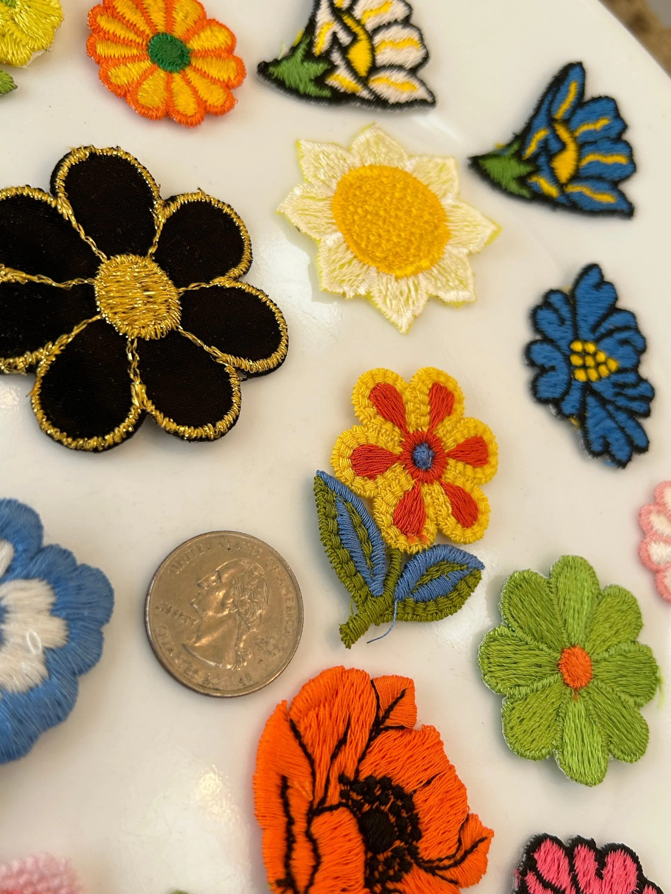 15 pieces FLORAL VINTAGE appliqués orange pink yellow blue silver lemon yellow black gold outline flower iron on Patches #11