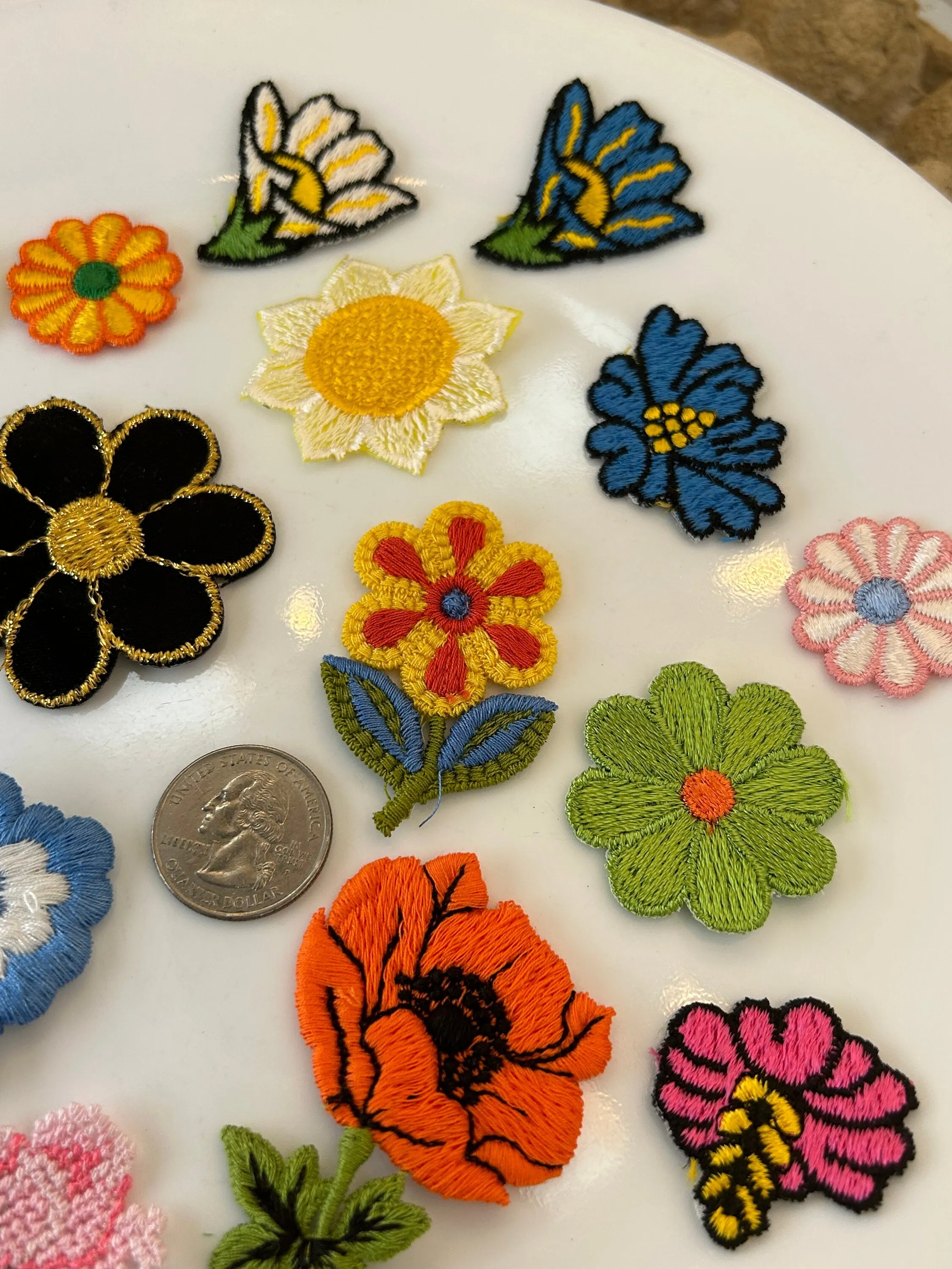 15 pieces FLORAL VINTAGE appliqués orange pink yellow blue silver lemon yellow black gold outline flower iron on Patches #11