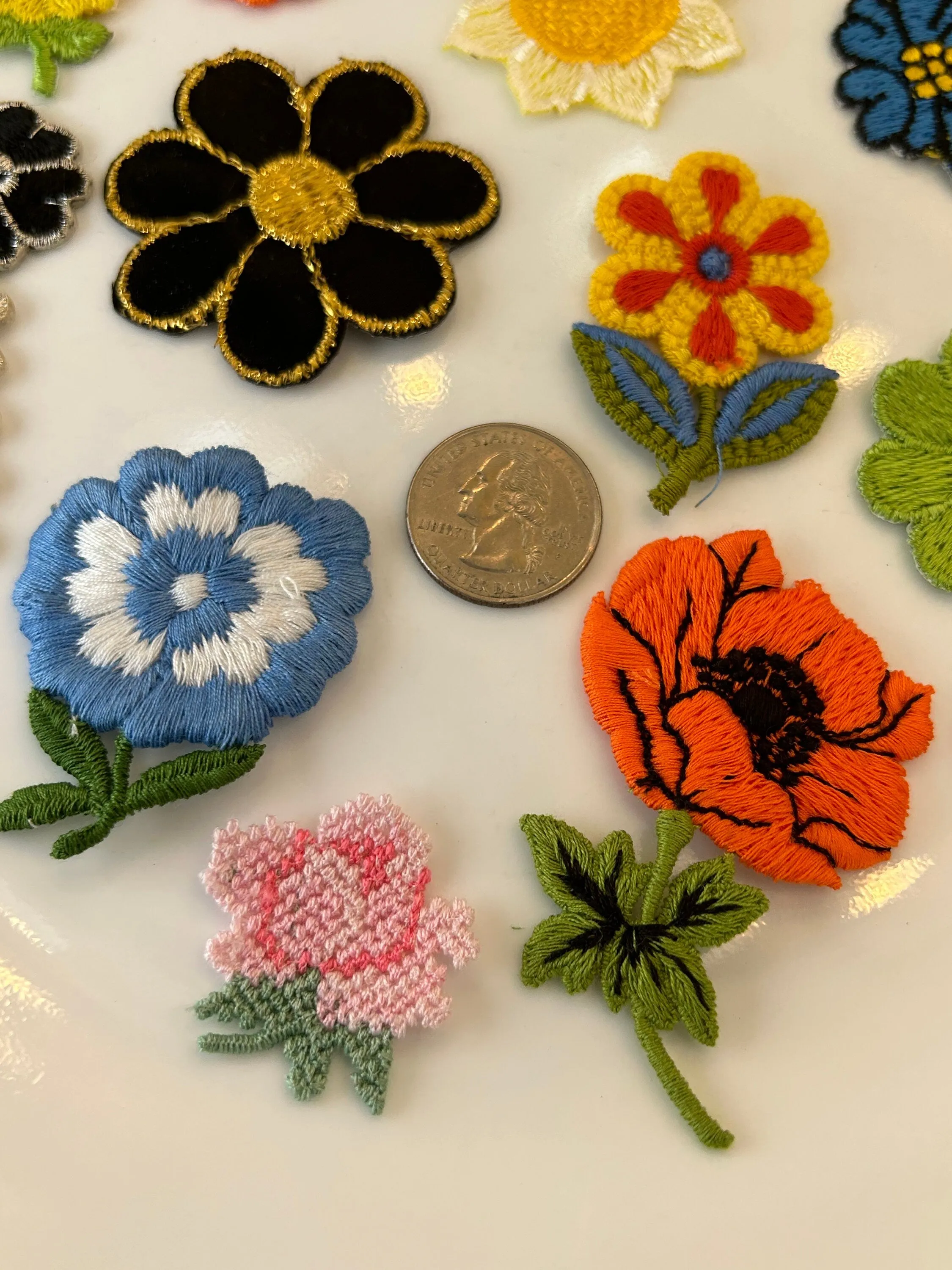 15 pieces FLORAL VINTAGE appliqués orange pink yellow blue silver lemon yellow black gold outline flower iron on Patches #11
