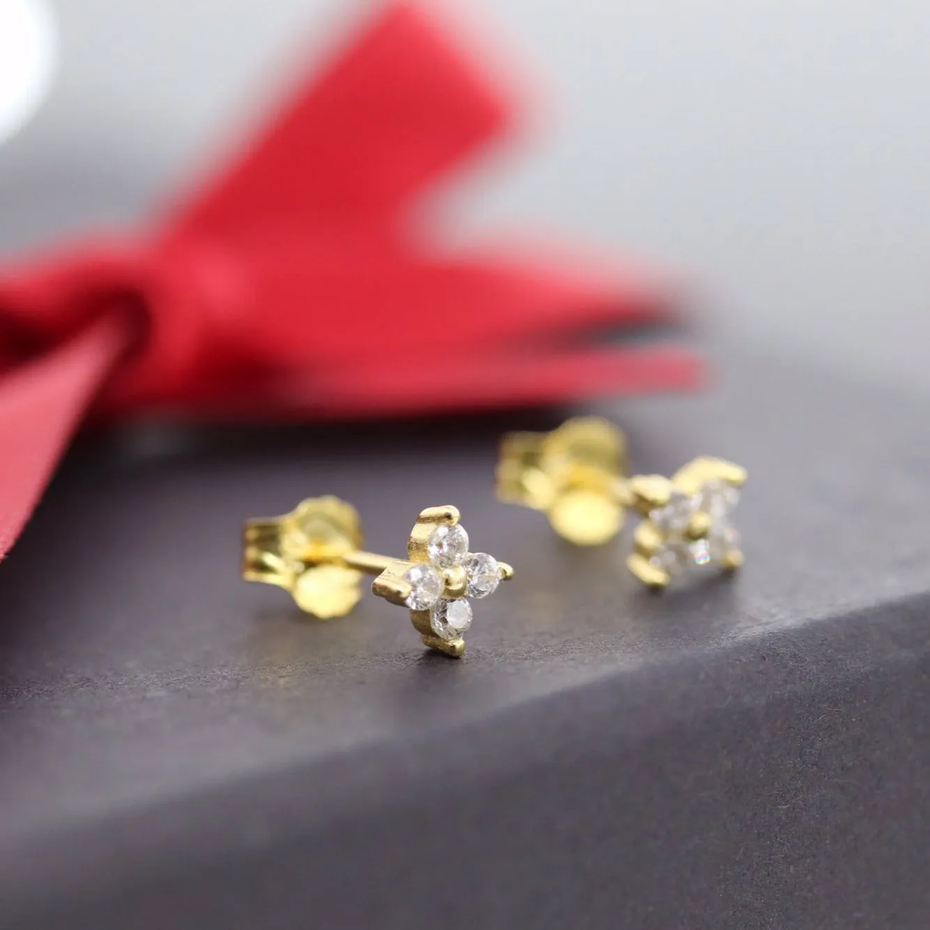 18k Gold Bebesita Flower Earrings