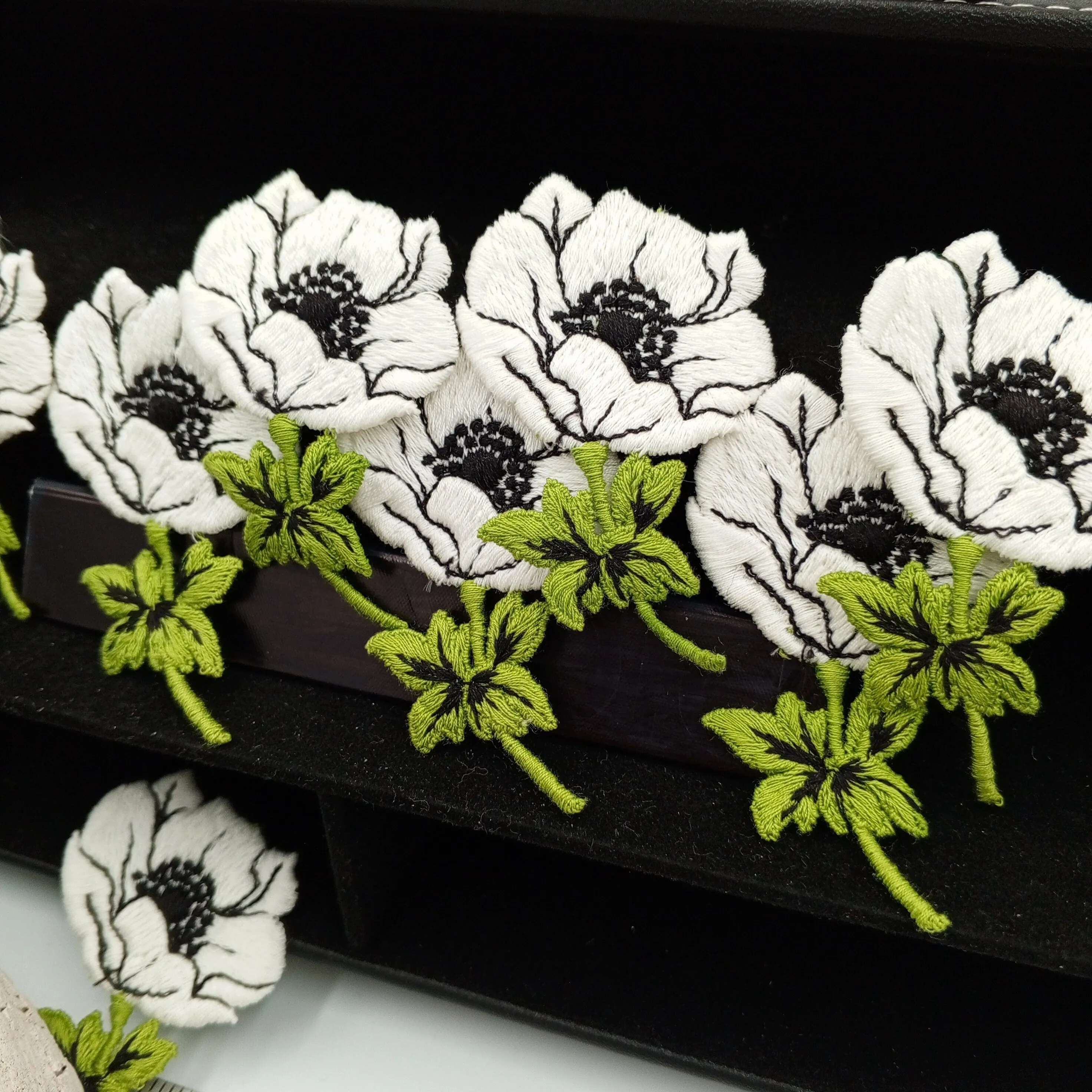 4 pieces FLORAL VINTAGE appliques Orange white pink flower Cotton Patches #160