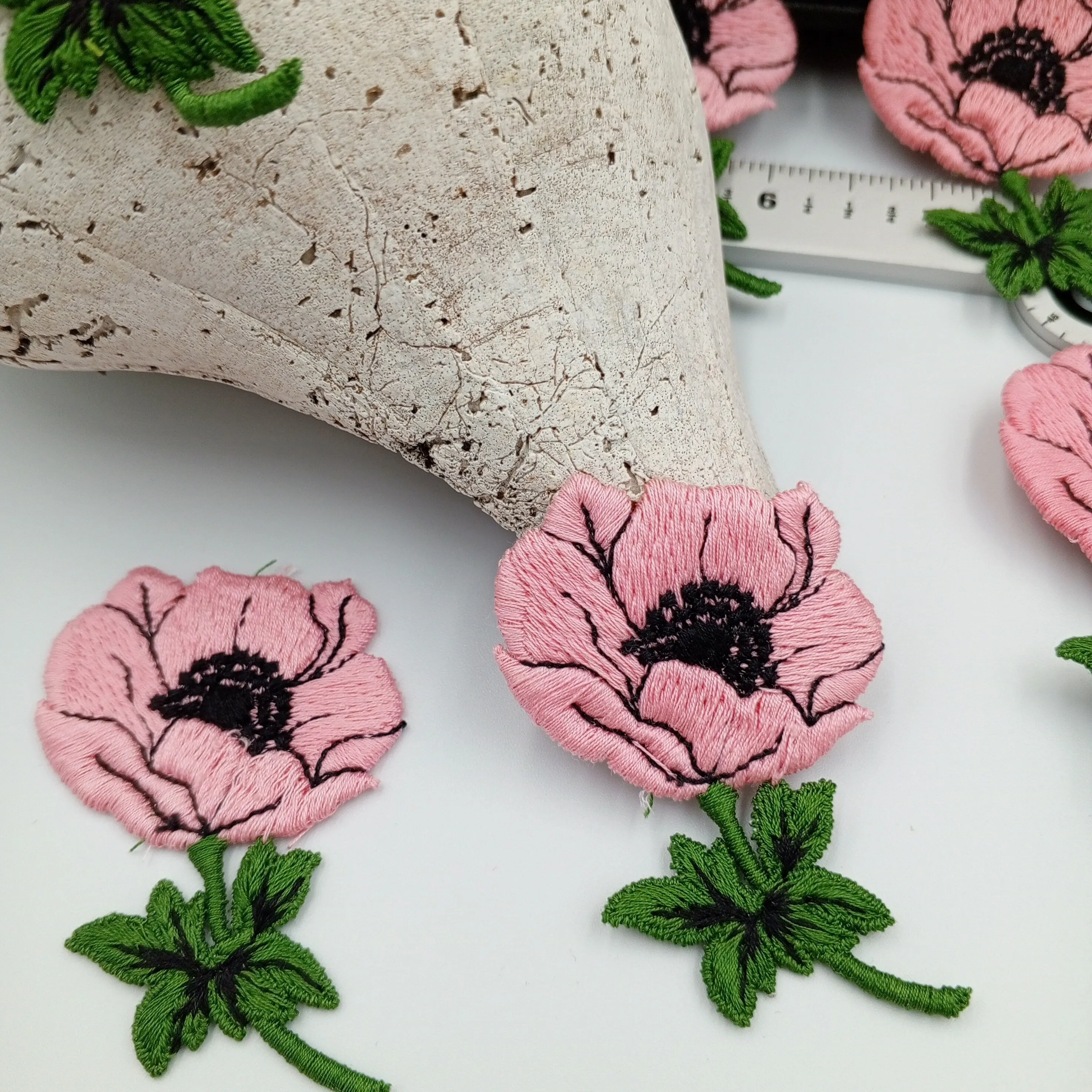 4 pieces FLORAL VINTAGE appliques Orange white pink flower Cotton Patches #160
