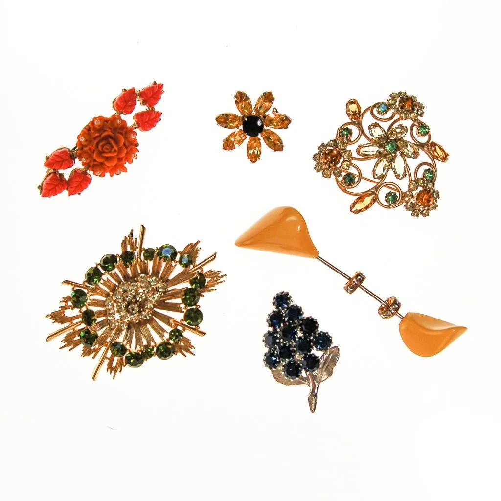 Art Deco Yellow Bakelite Jabot Brooch with Rhinestone Rondelles,