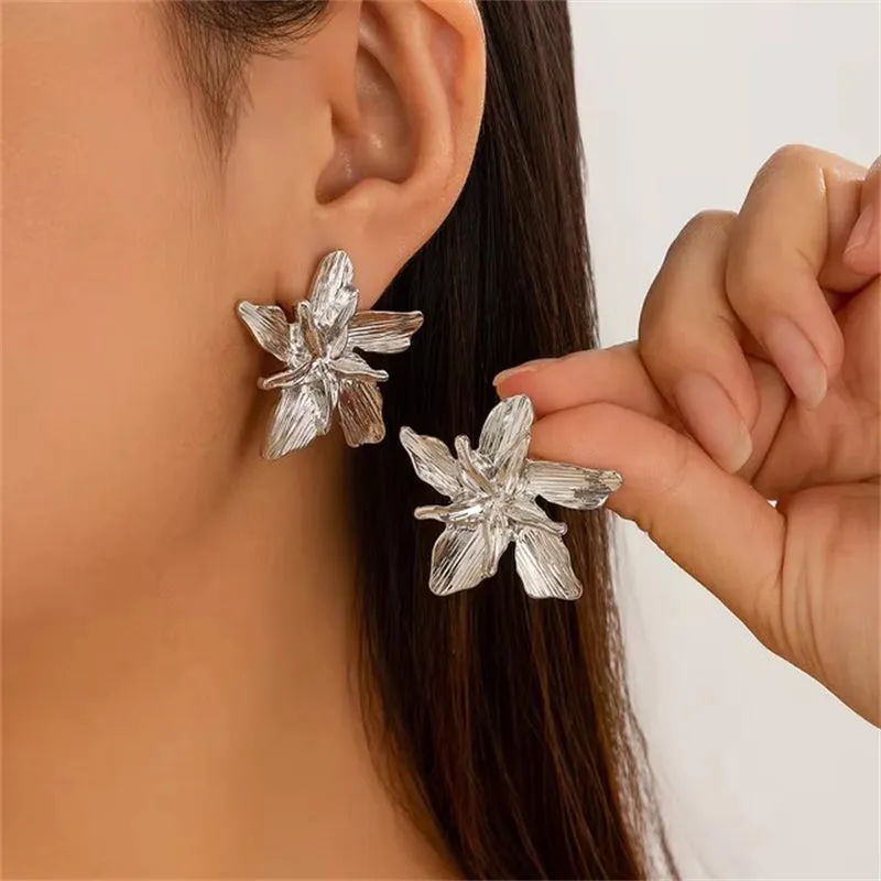 Blooming Flowers Vintage Piercing Earrings for Lady