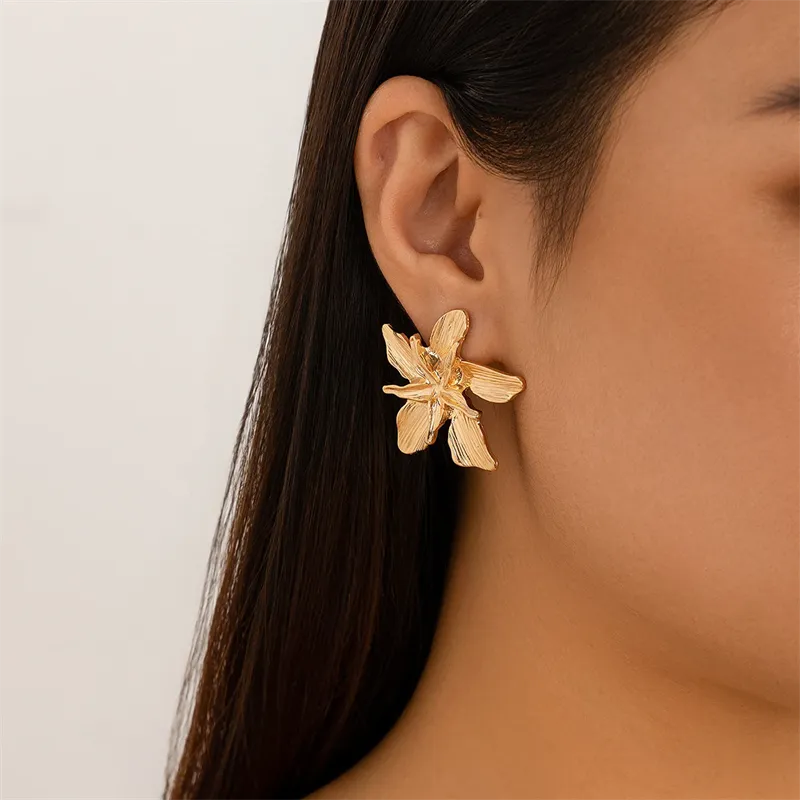 Blooming Flowers Vintage Piercing Earrings for Lady