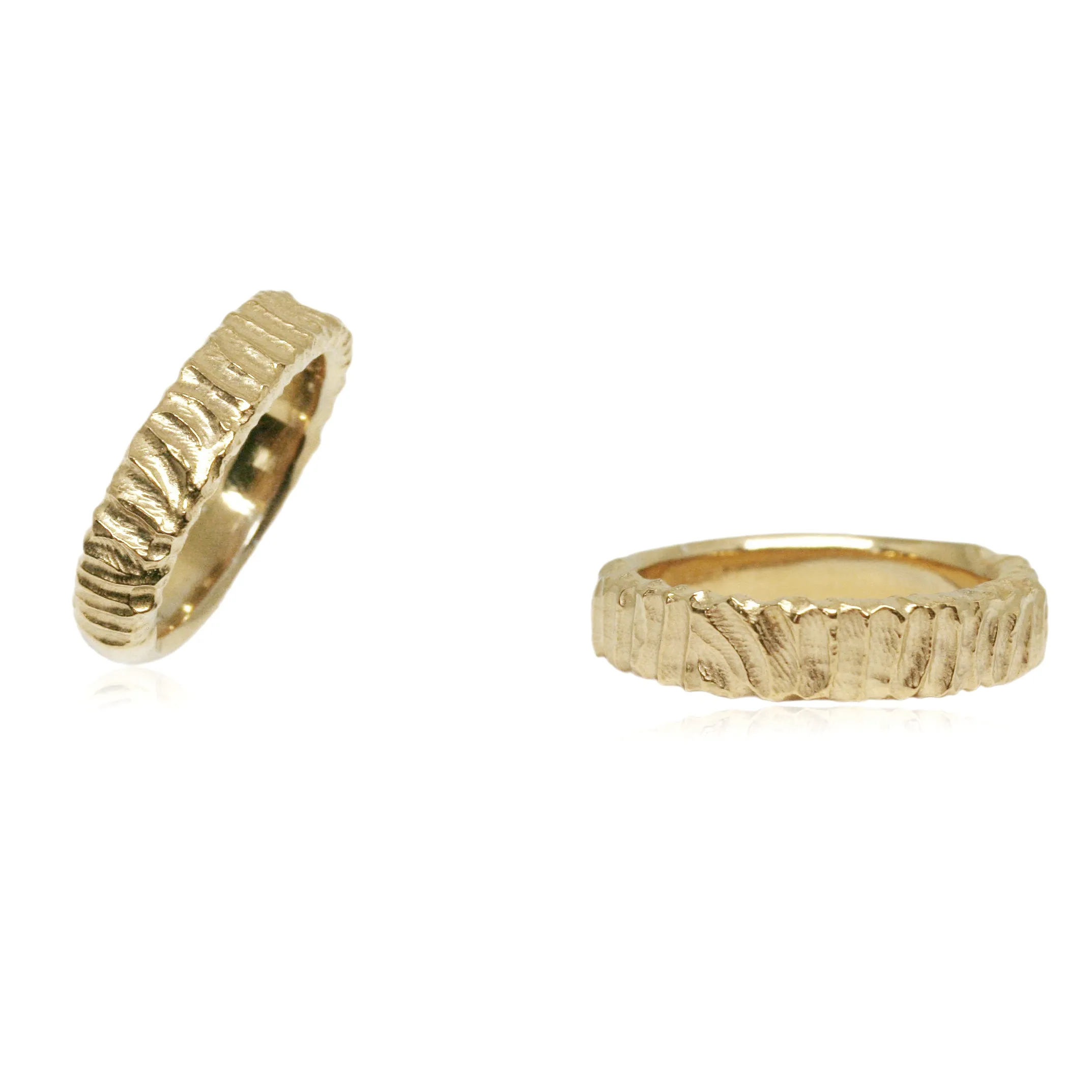 Carved in wood 14k yellow gold wedding ring