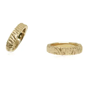 Carved in wood 14k yellow gold wedding ring