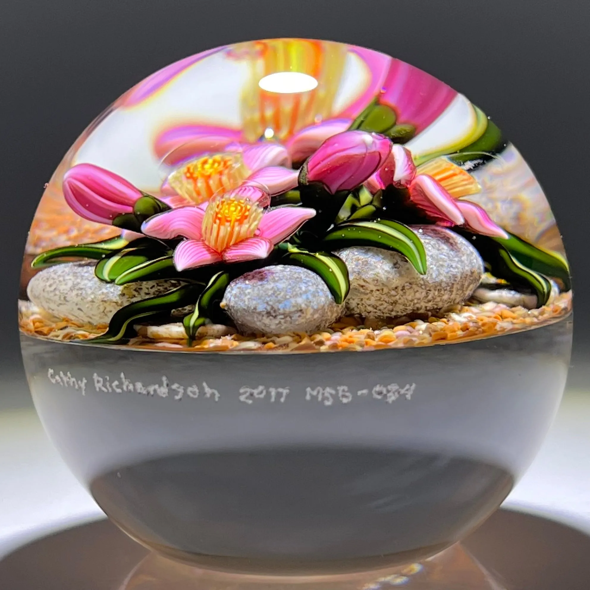 Cathy Richardson 2017 Miniature Spring Bouquet Flamework Glass Art Paperweight
