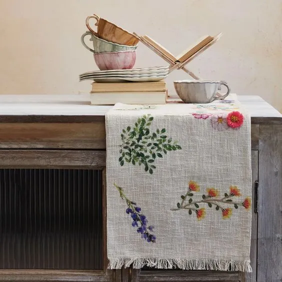 CREATIVE CO-OP- FLOWERS TABLE RUNNER