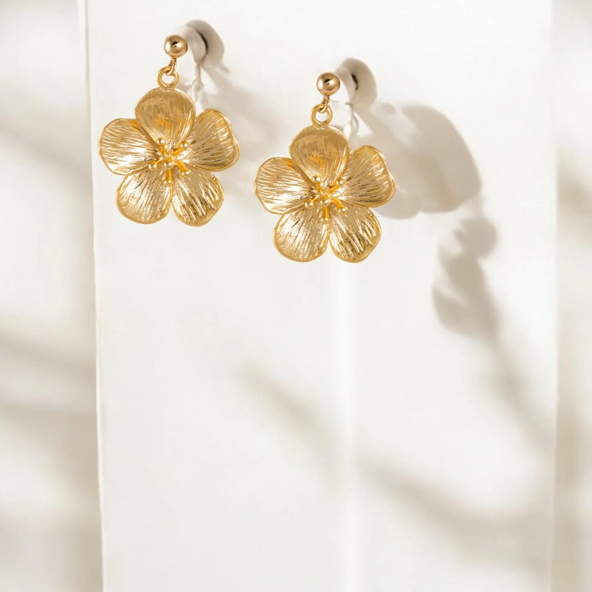 Dainty Gold Flower Earrings