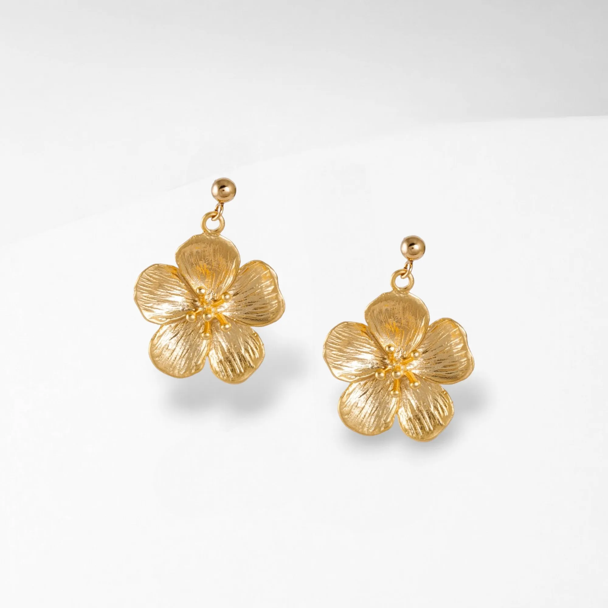 Dainty Gold Flower Earrings