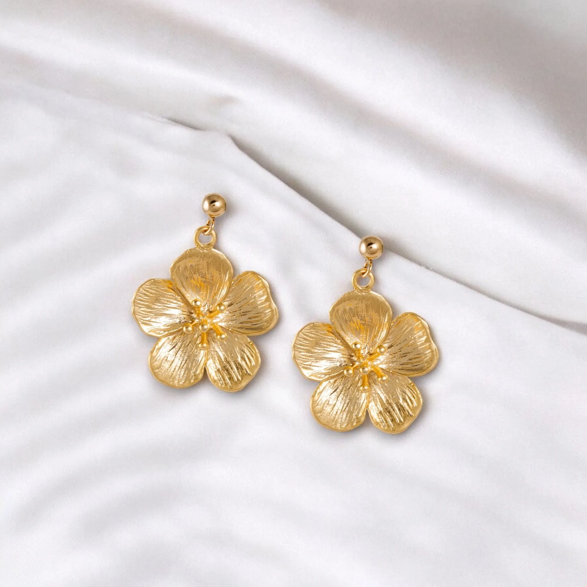 Dainty Gold Flower Earrings
