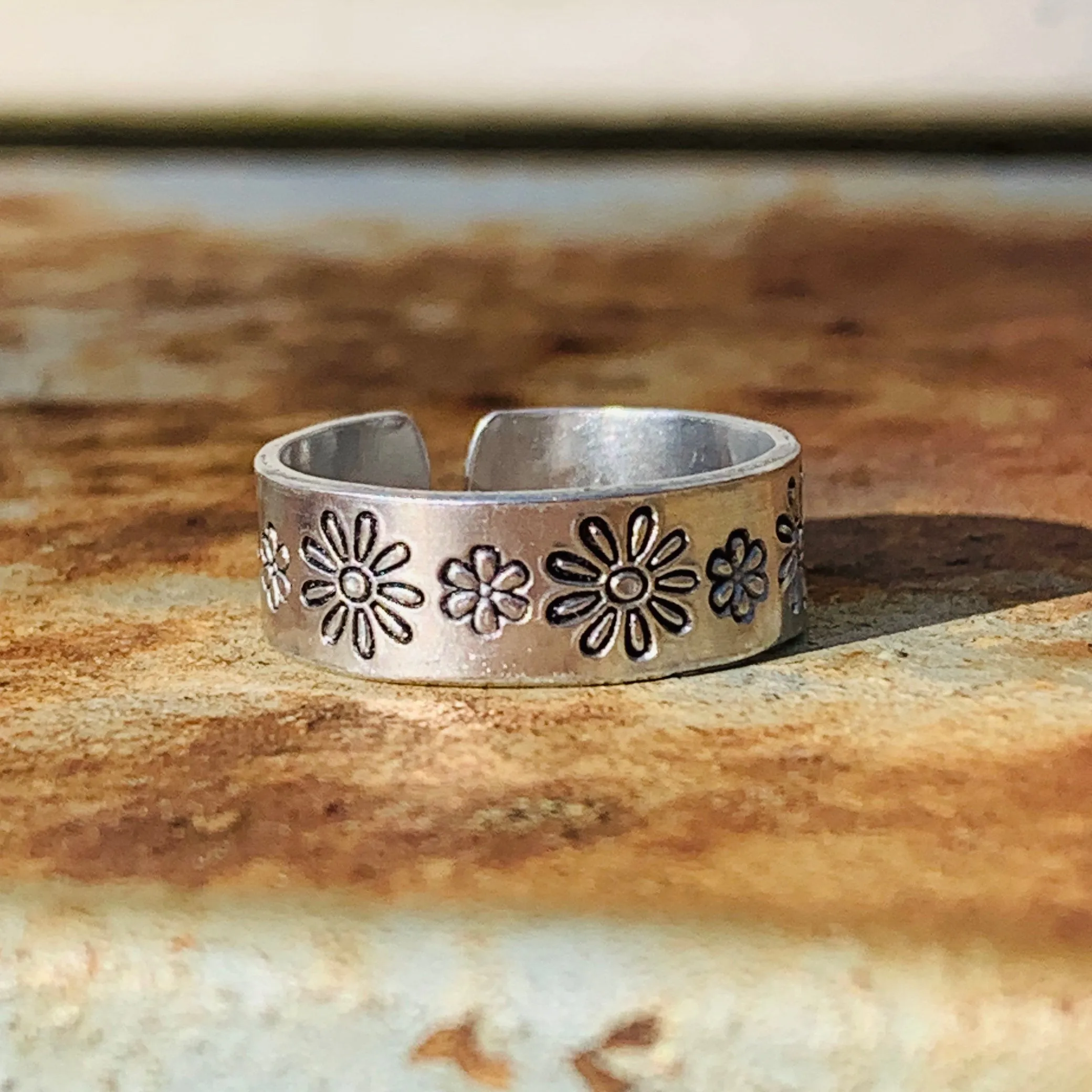 Daisy Flowers - Hand Stamped (Midi) Ring