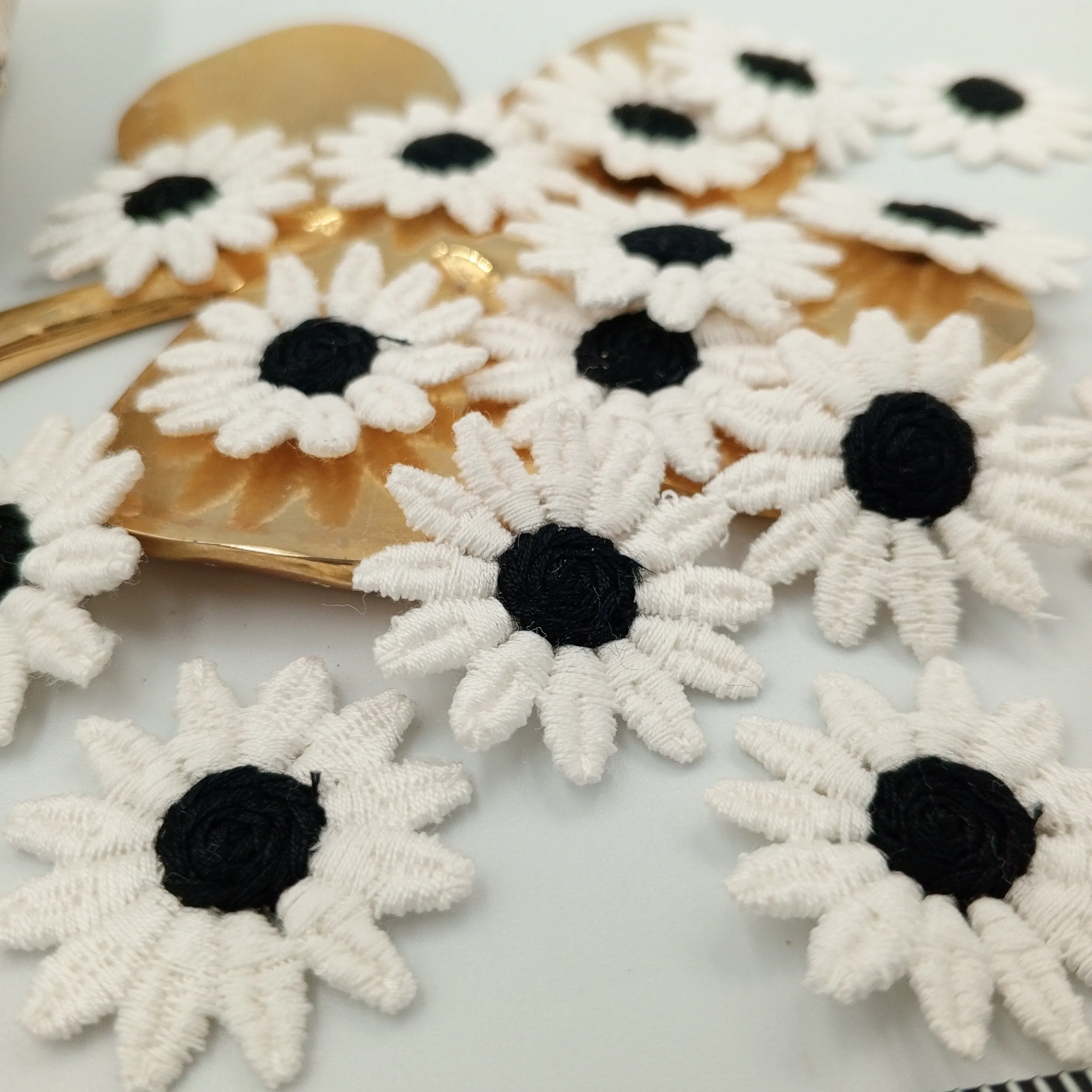 FLORAL VINTAGE applique Black white Flower Patches #222