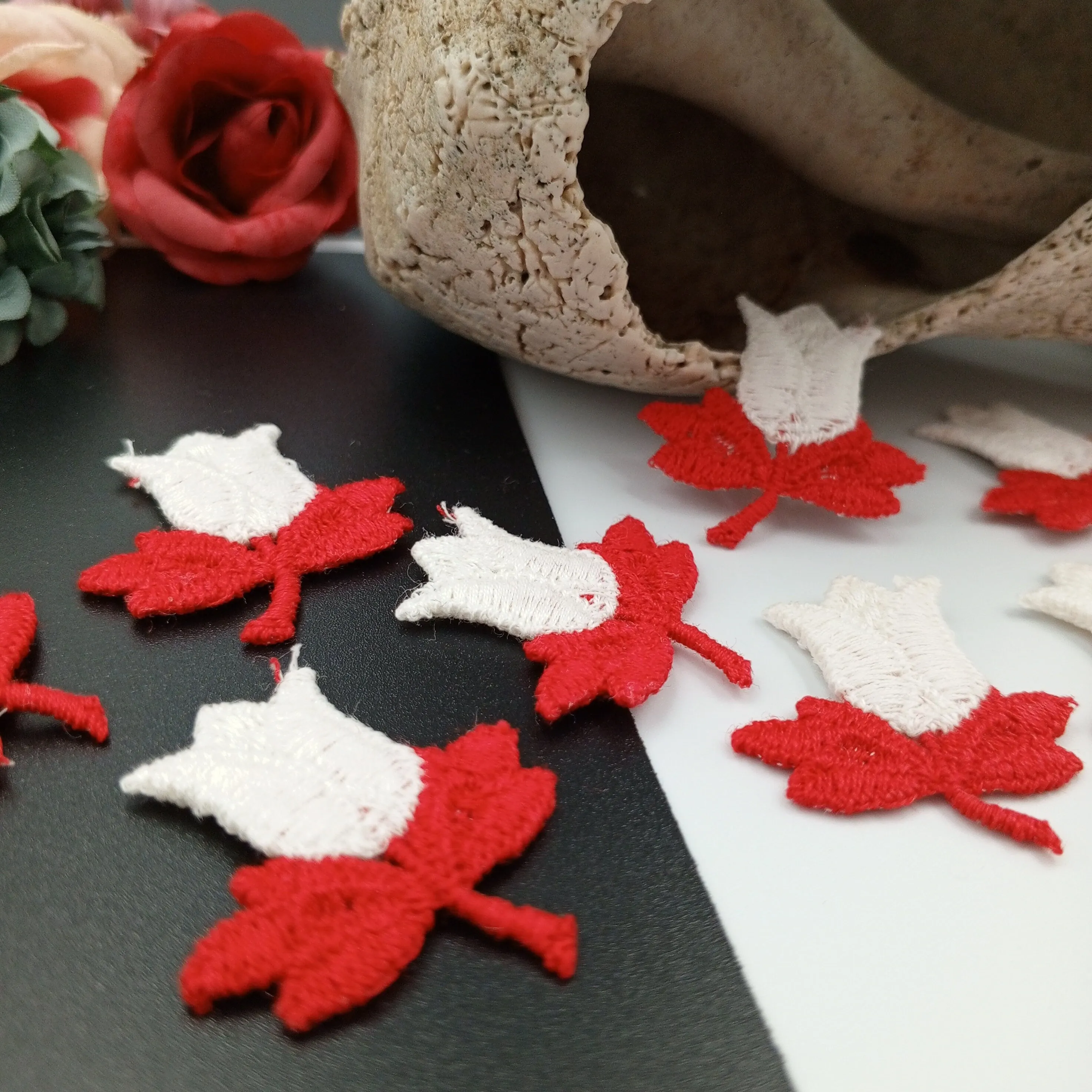 FLORAL VINTAGE applique Red White Flower Patches #242