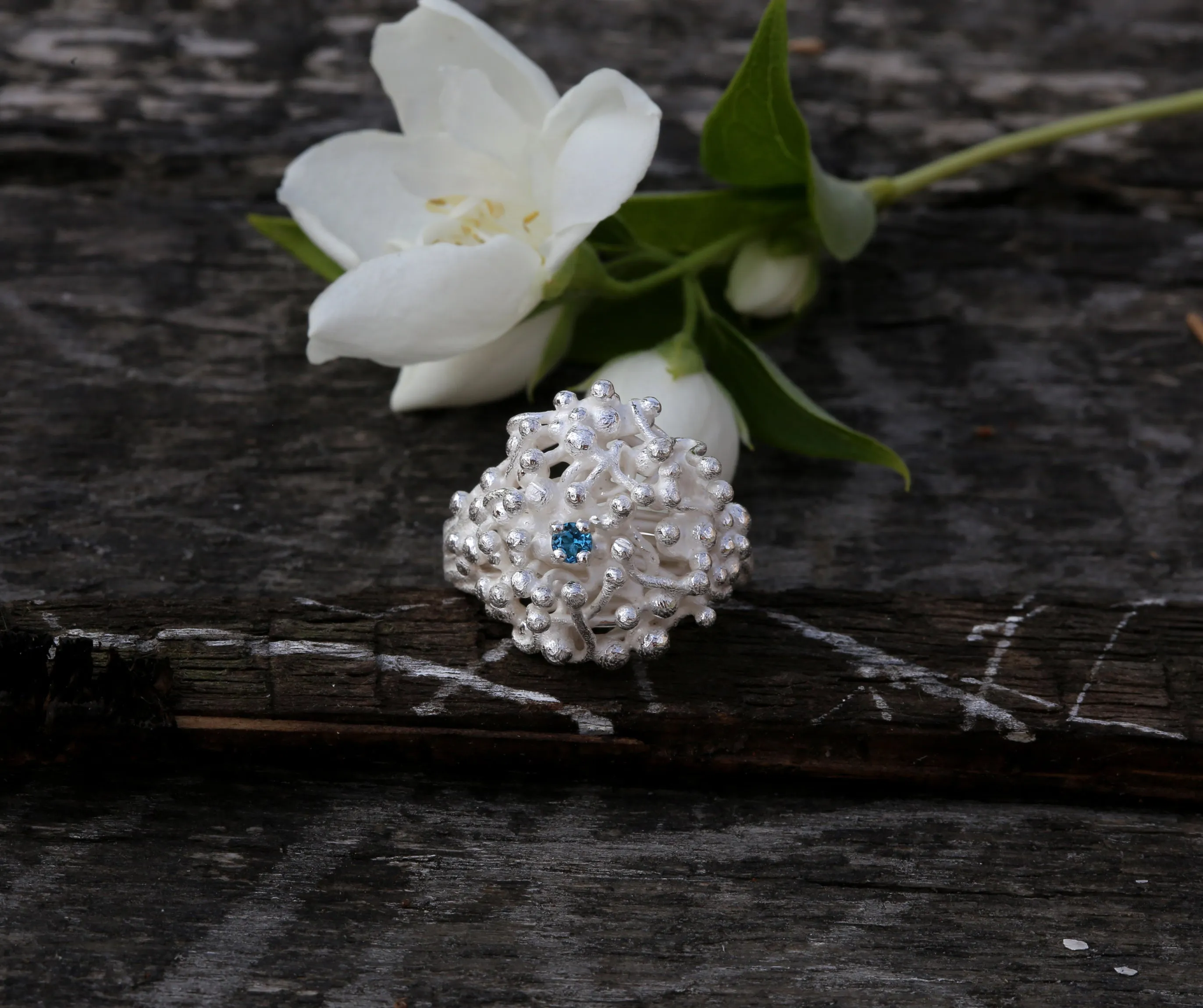 Kulfik ring Silver with Blue Topaz