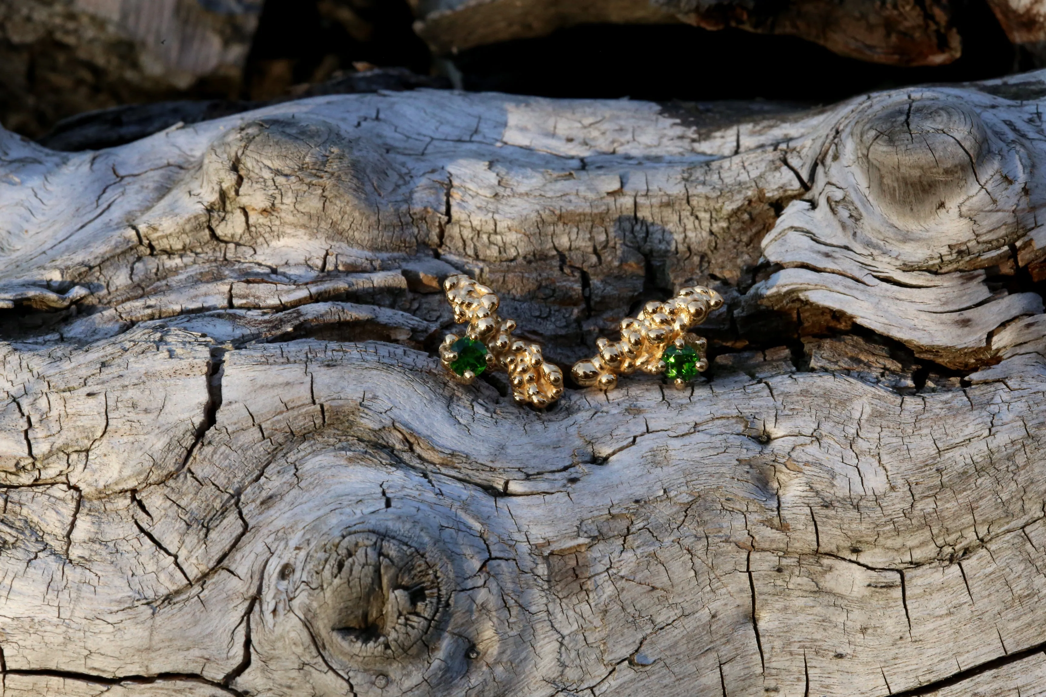 Mammatus Earrings Gold with Green Diopsyd