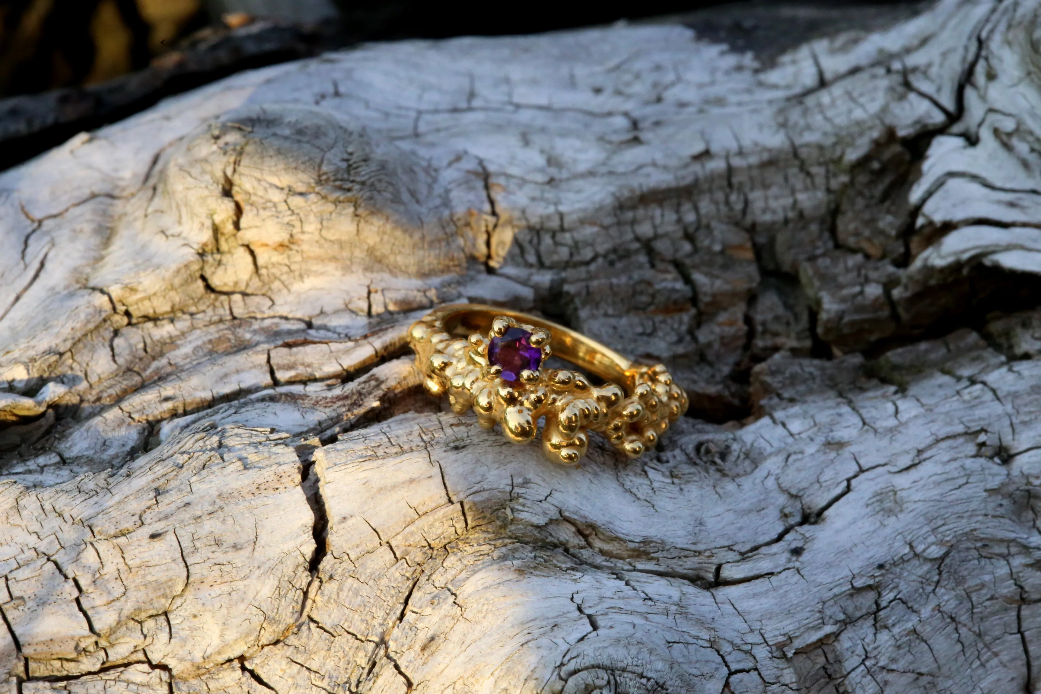 Mammatus Gold Ring with Violet Amethyst