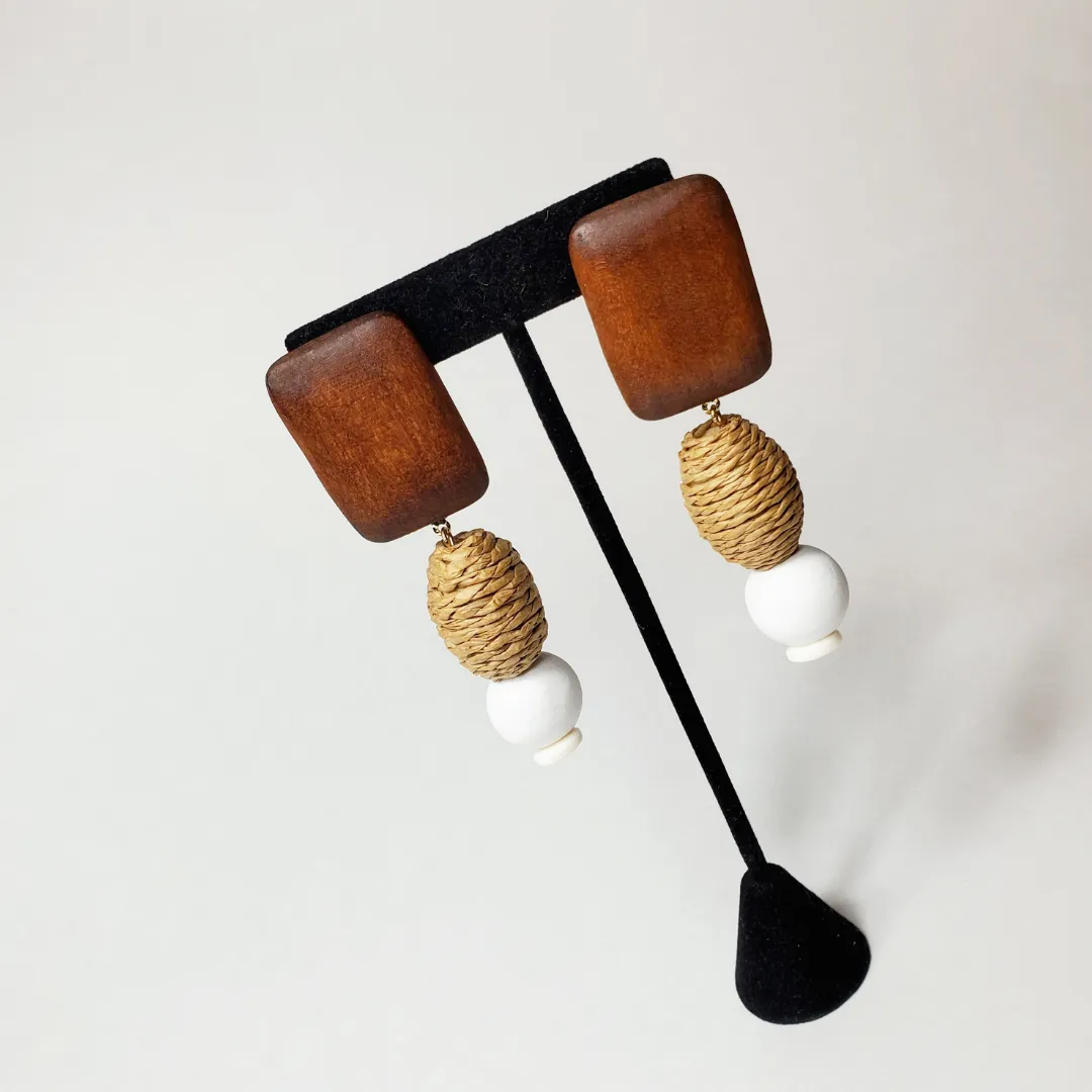 Natural Queen Earring