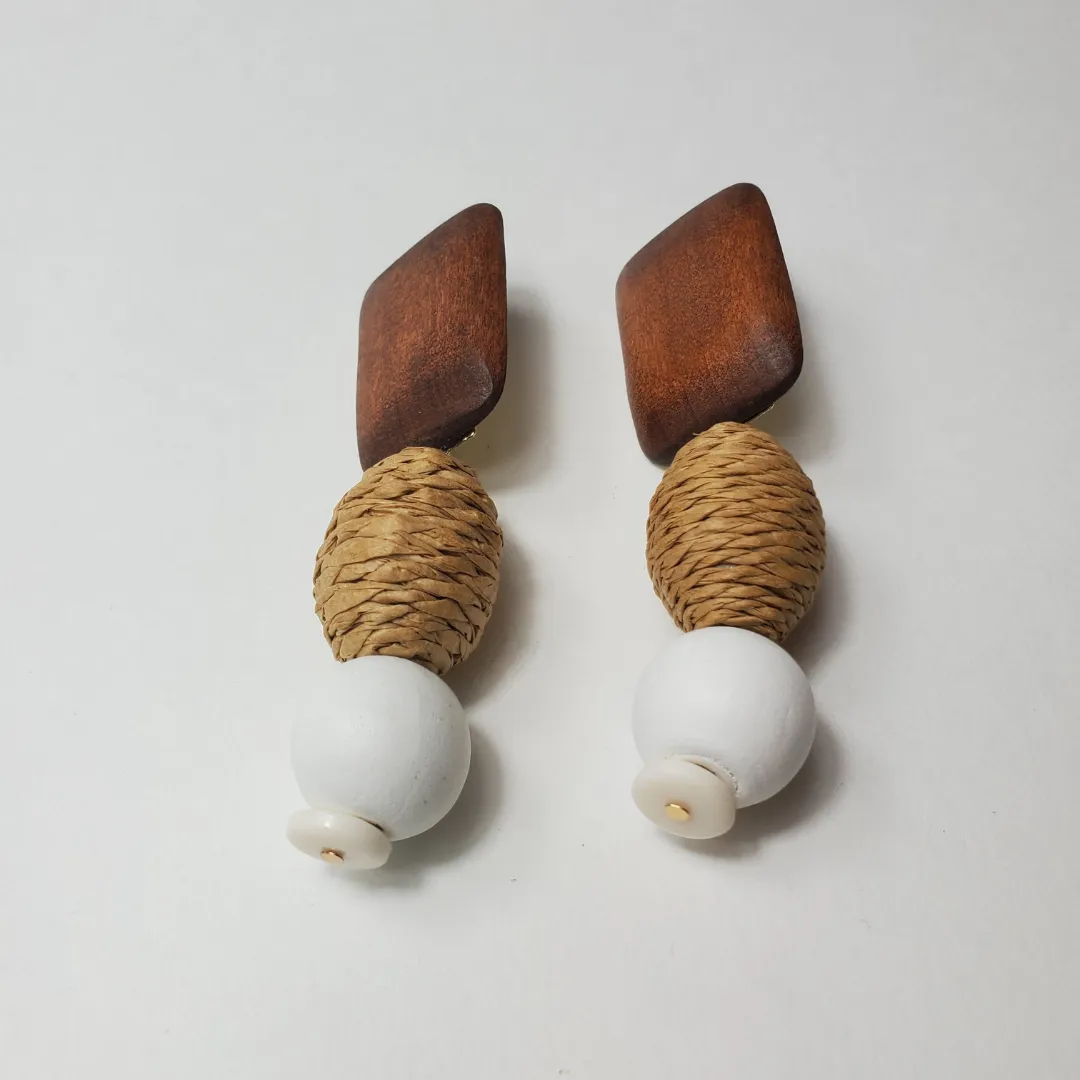 Natural Queen Earring
