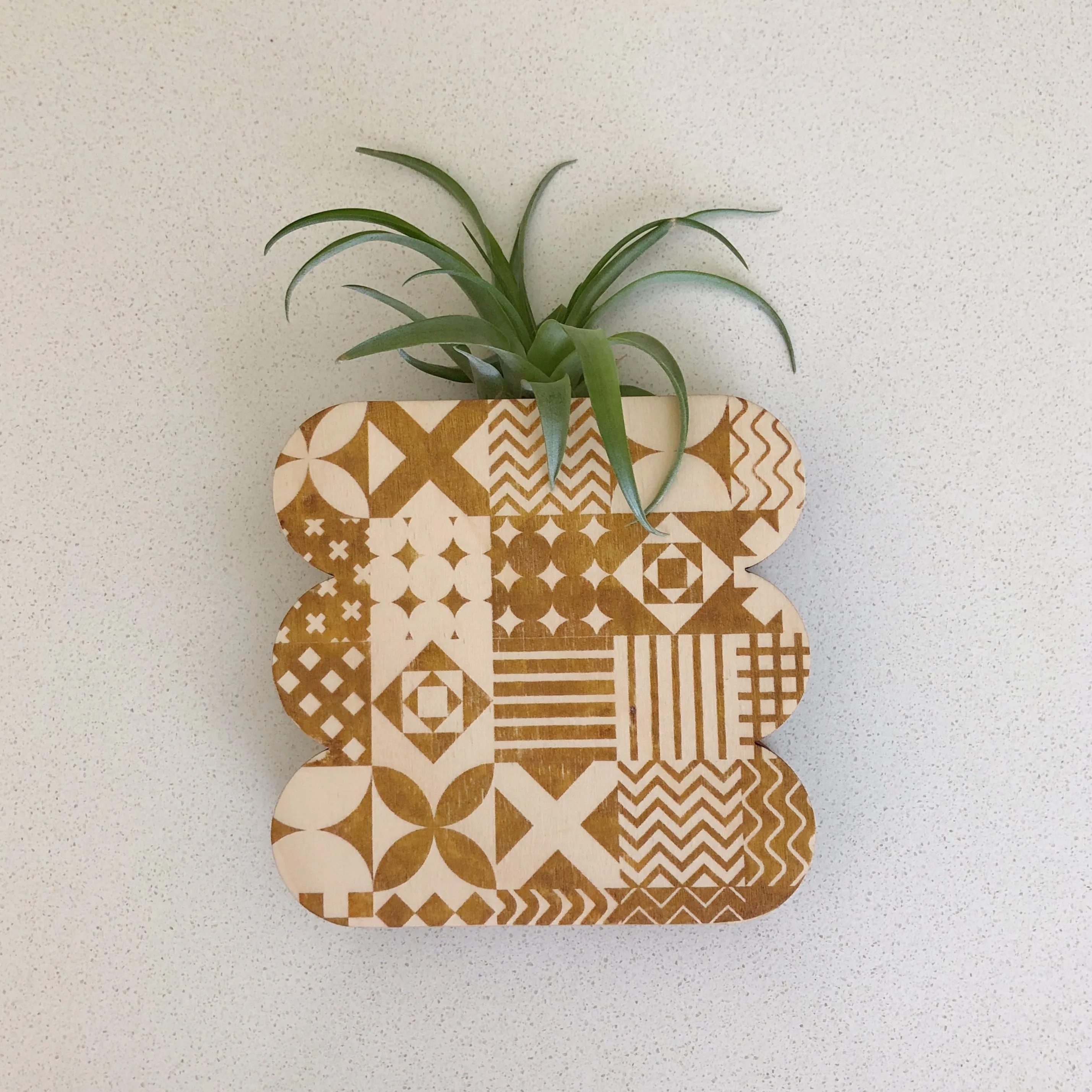 Patchwork Scallop Wall   Tabletop Vase Planter