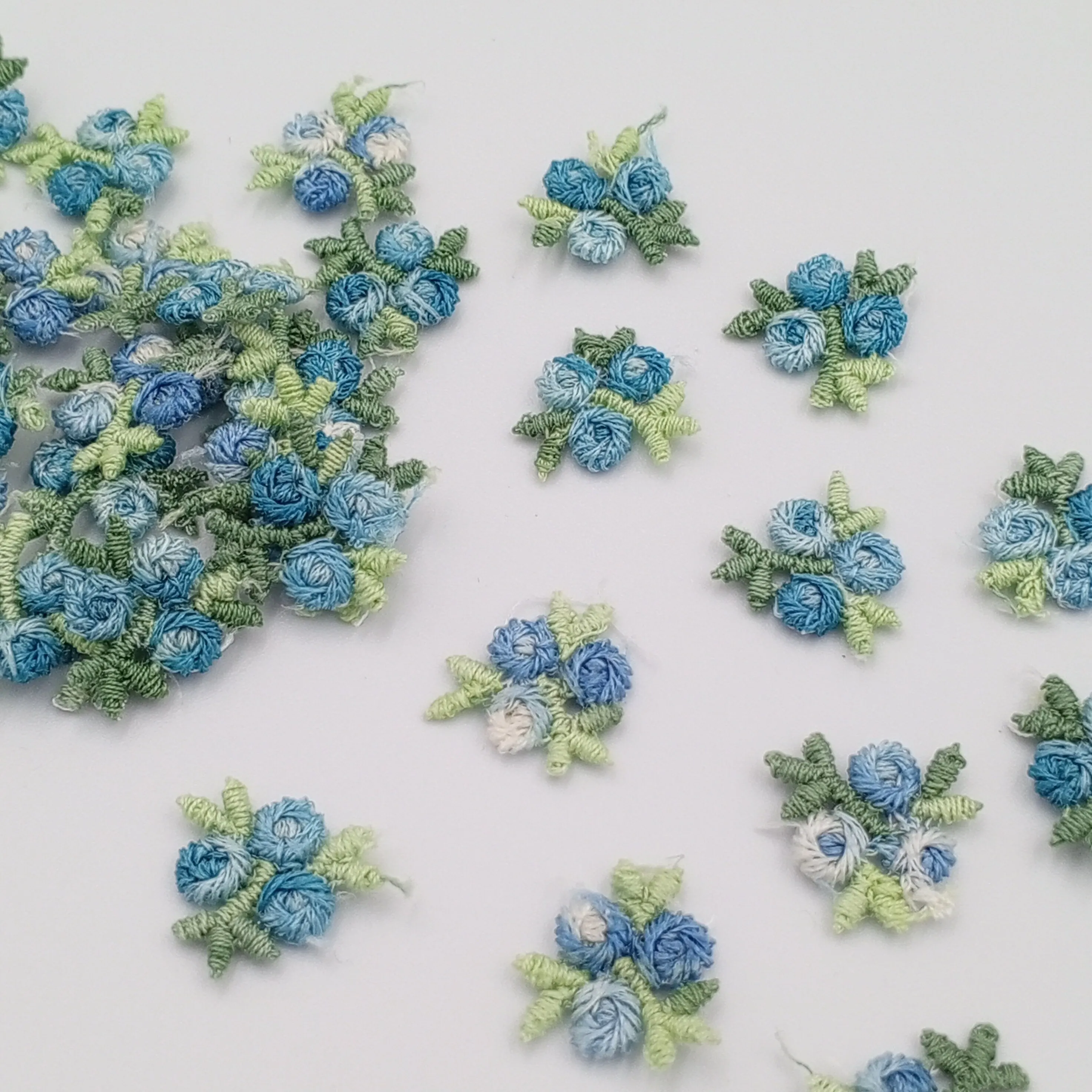 VINTAGE appliques cute green blue flower embroidery Patches #309