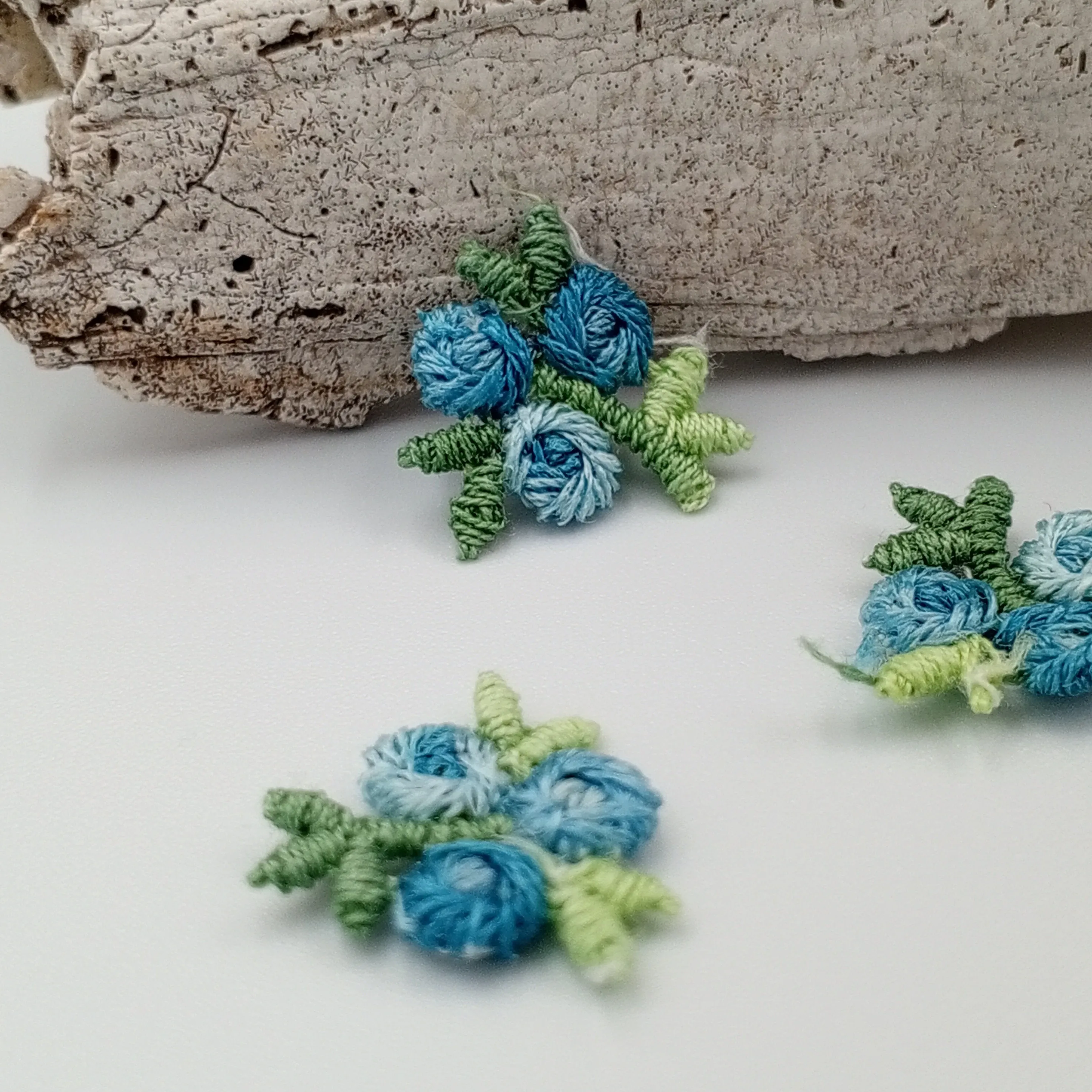 VINTAGE appliques cute green blue flower embroidery Patches #309