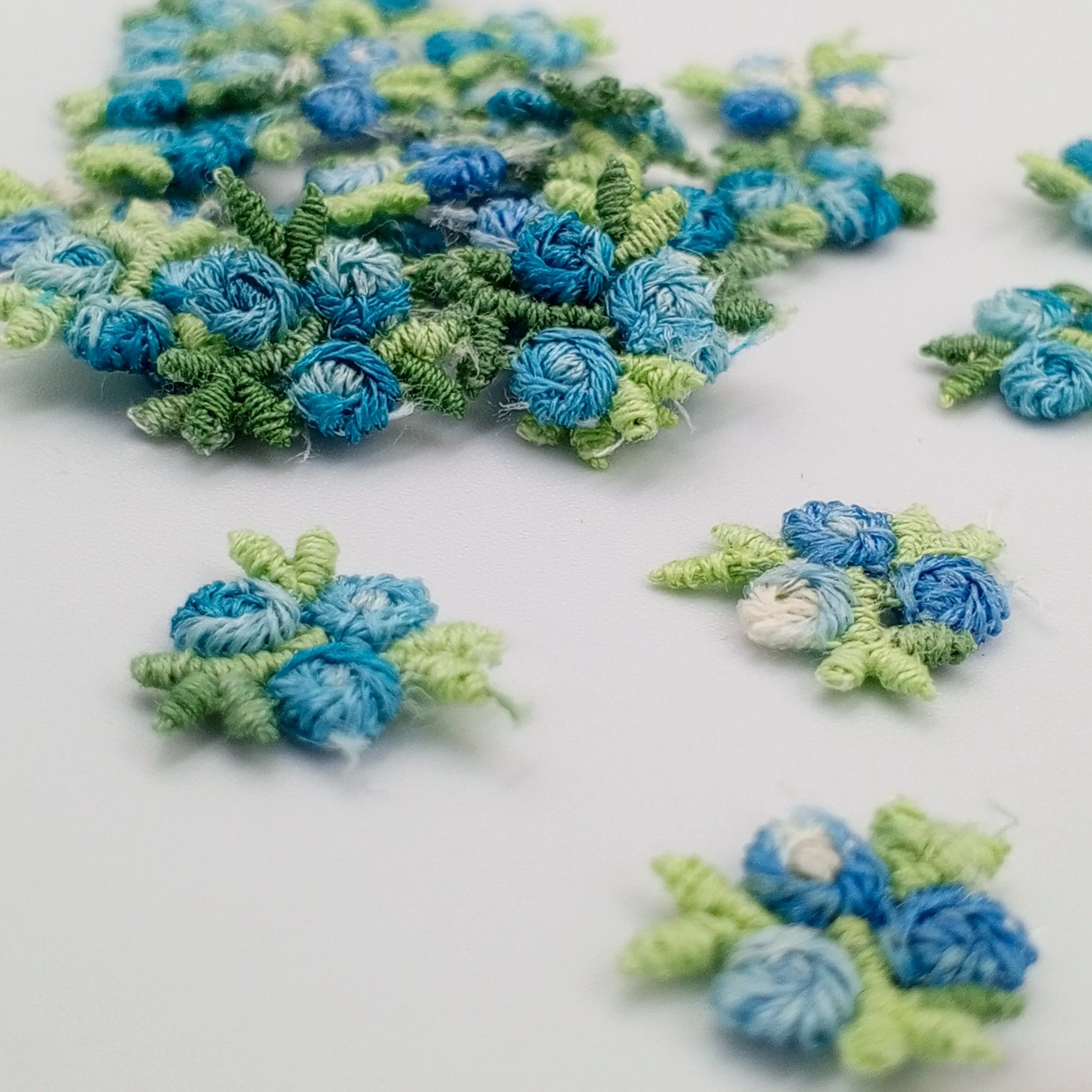 VINTAGE appliques cute green blue flower embroidery Patches #309