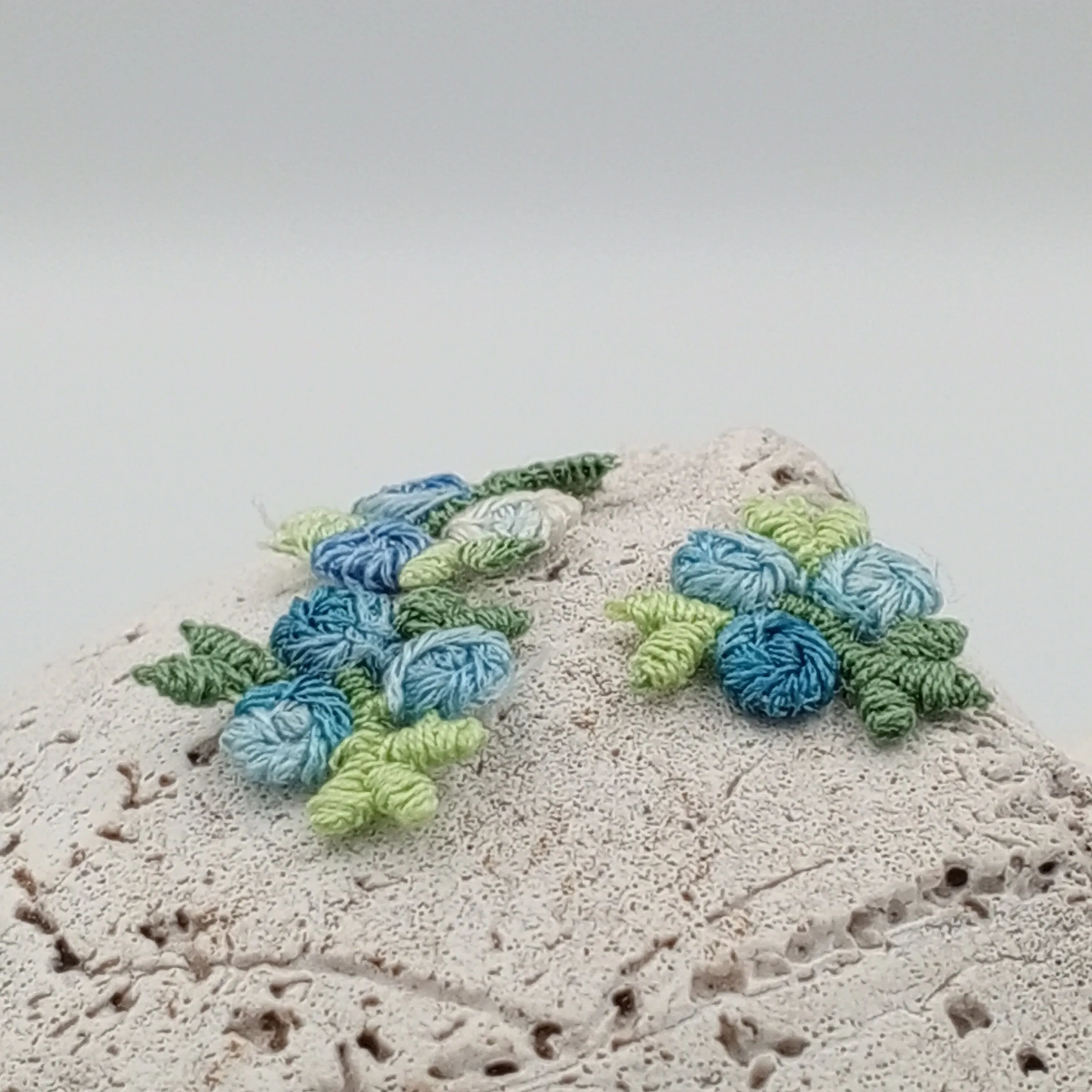VINTAGE appliques cute green blue flower embroidery Patches #309
