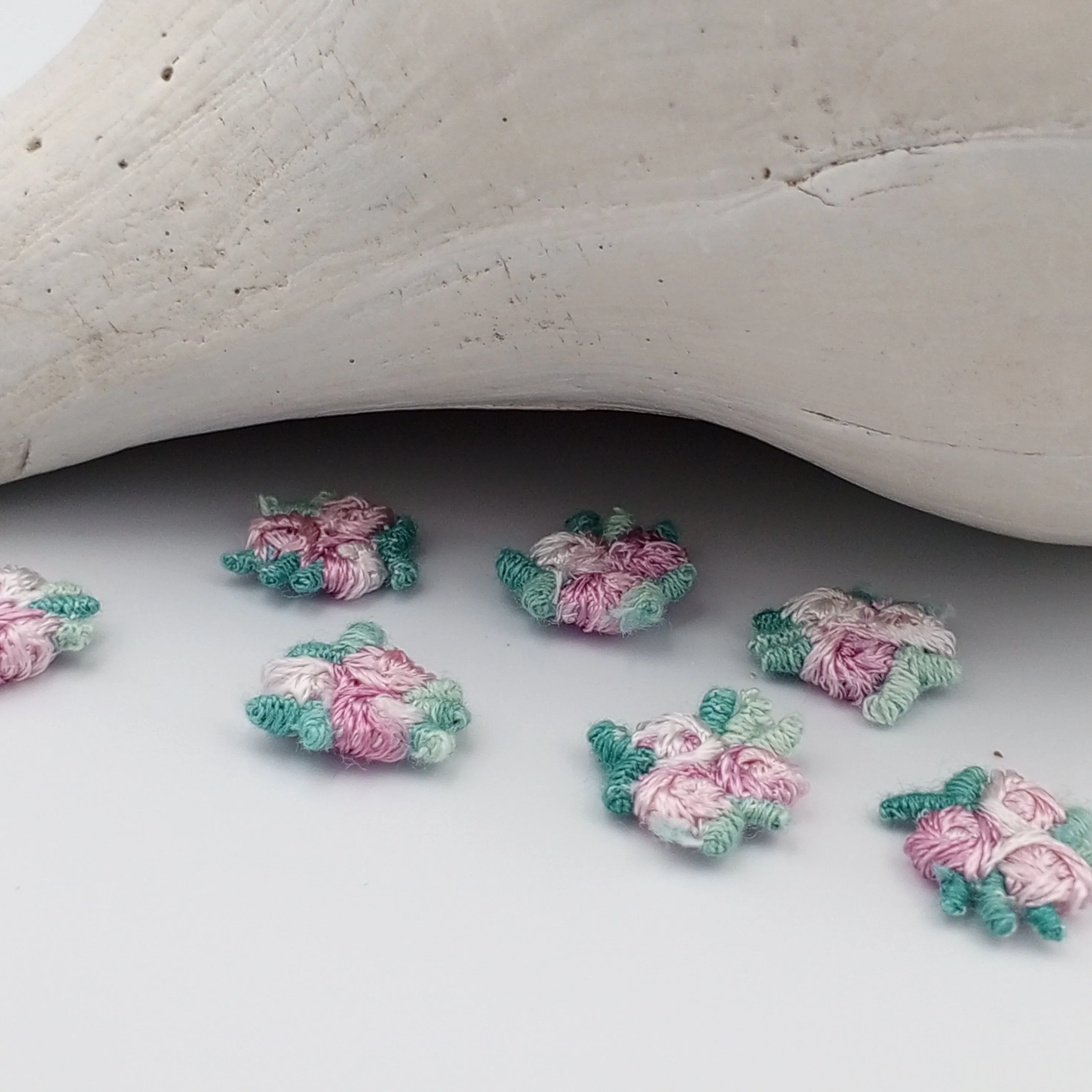 VINTAGE appliques cute green lilac flower embroidery Patches #308