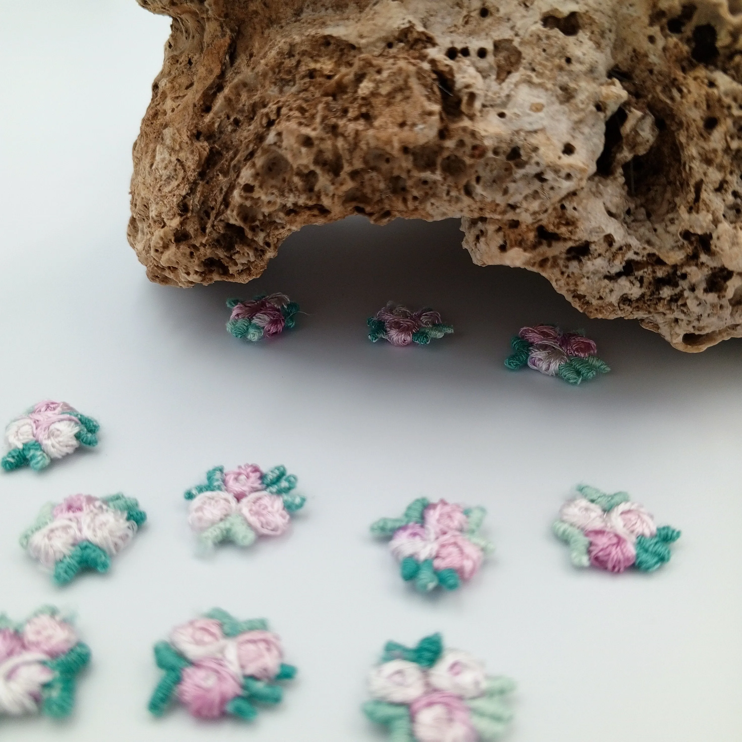 VINTAGE appliques cute green lilac flower embroidery Patches #308