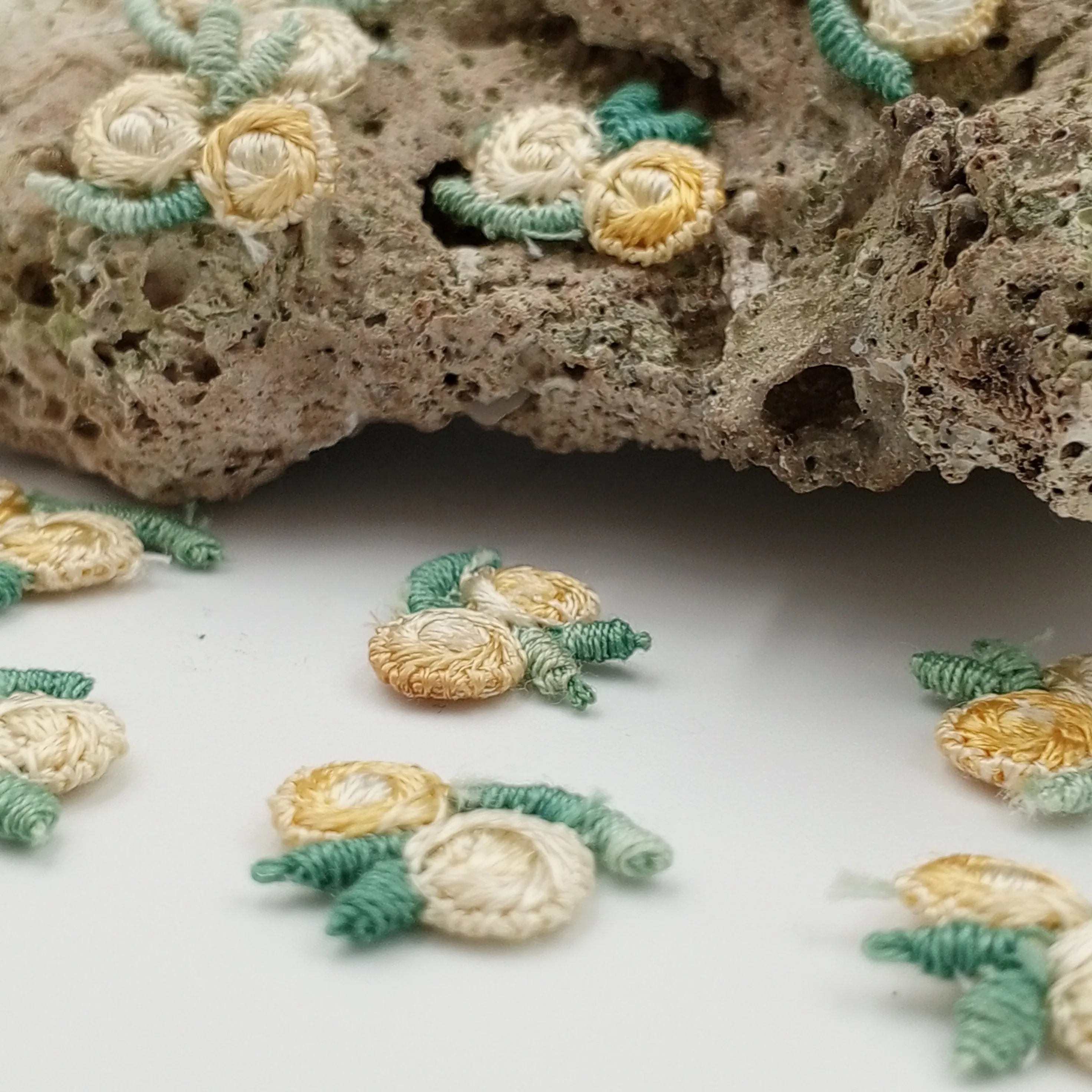 VINTAGE appliques cute green yellow flower embroidery Patches #315