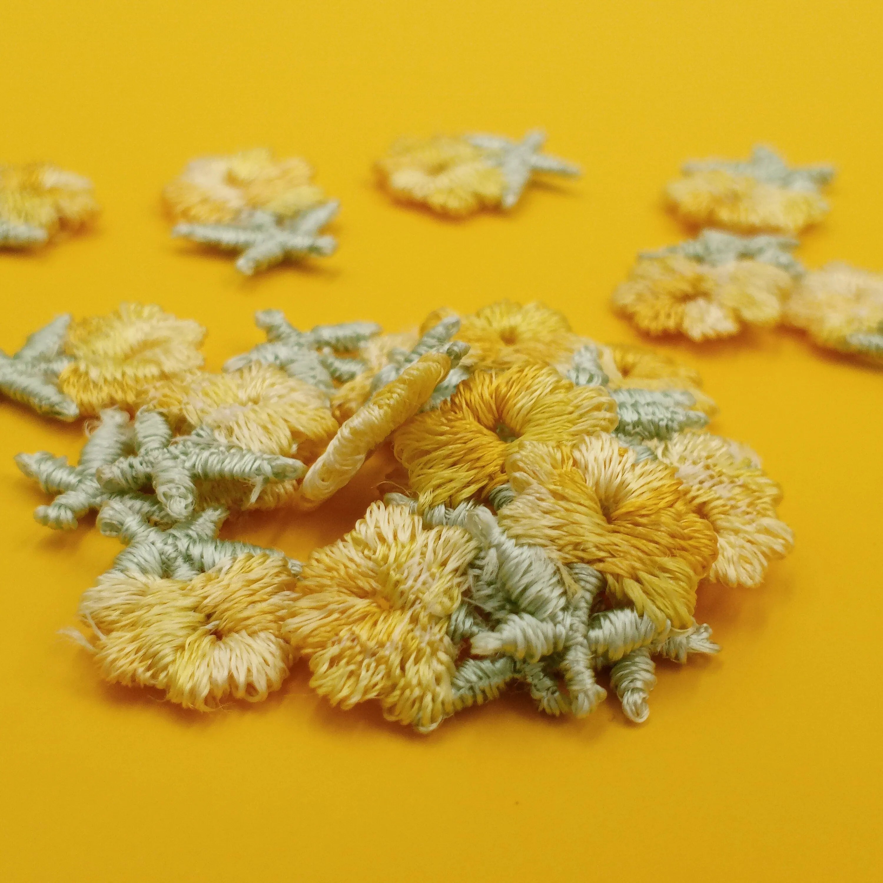 VINTAGE appliques cute pastel yellow flower Patches #290