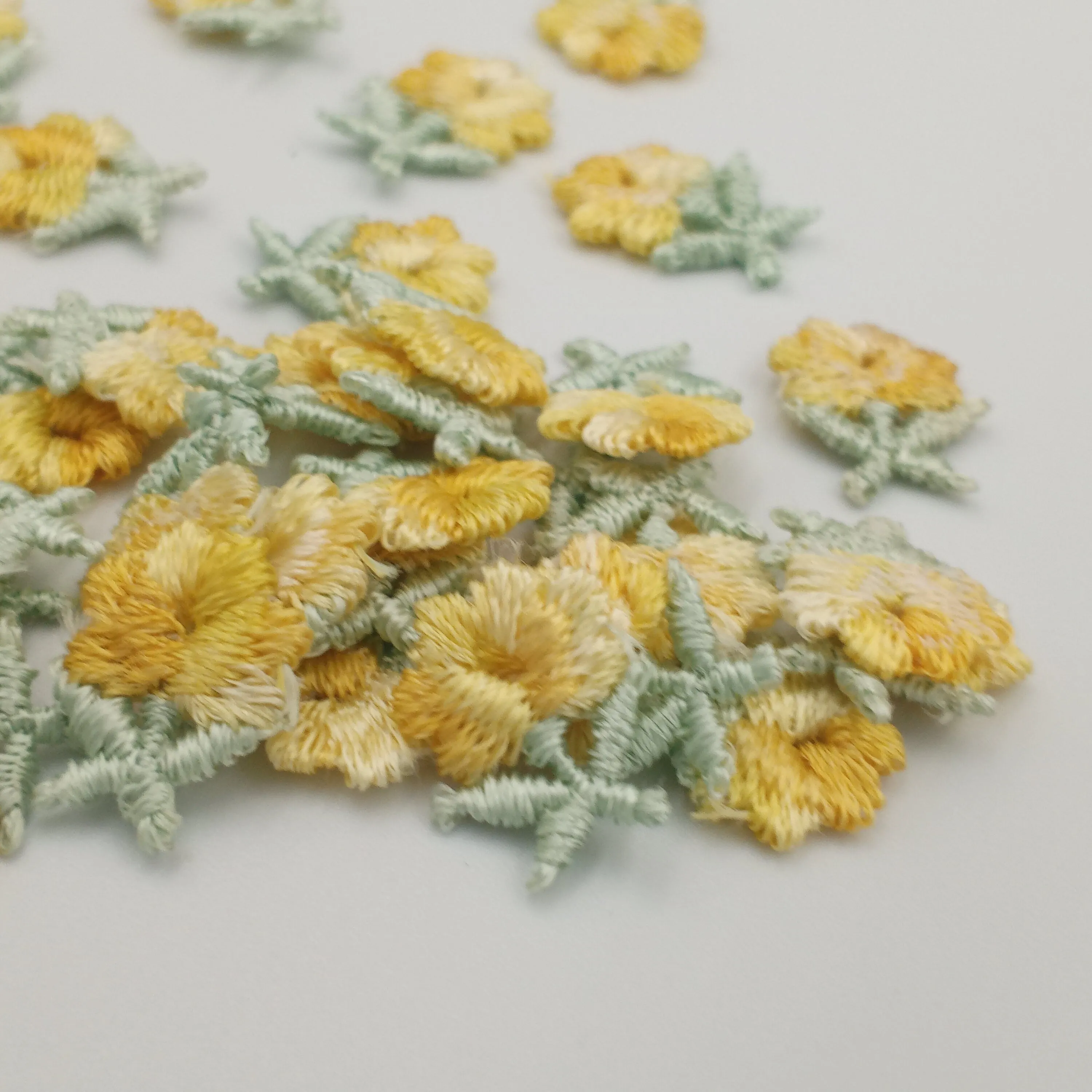 VINTAGE appliques cute pastel yellow flower Patches #290