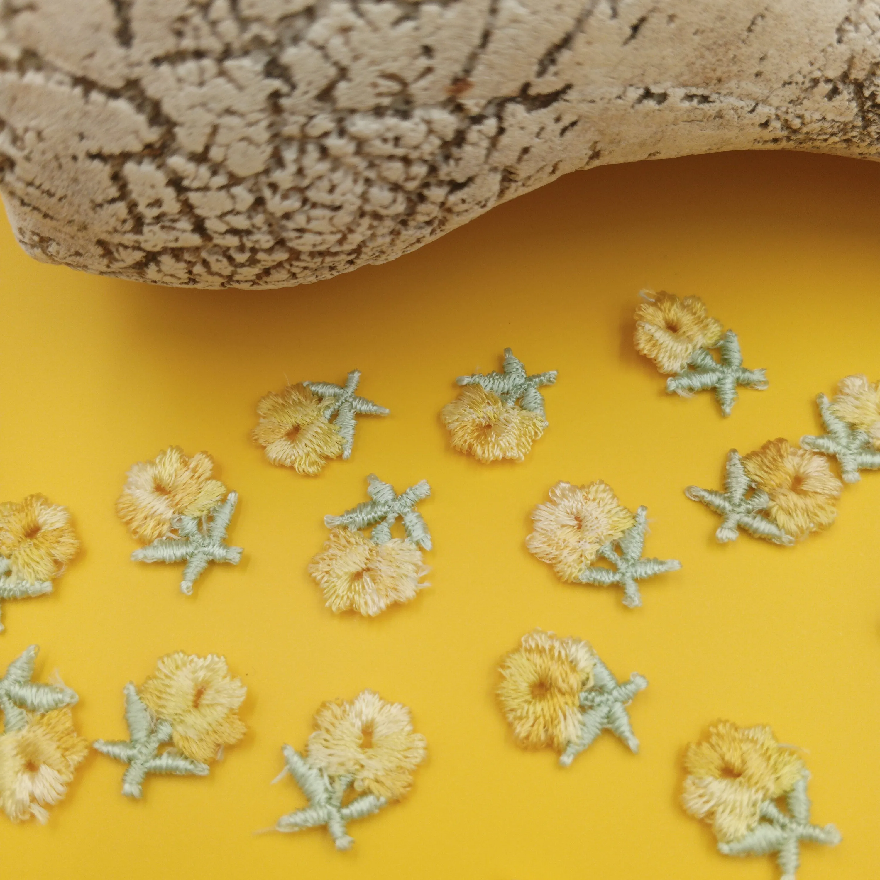 VINTAGE appliques cute pastel yellow flower Patches #290