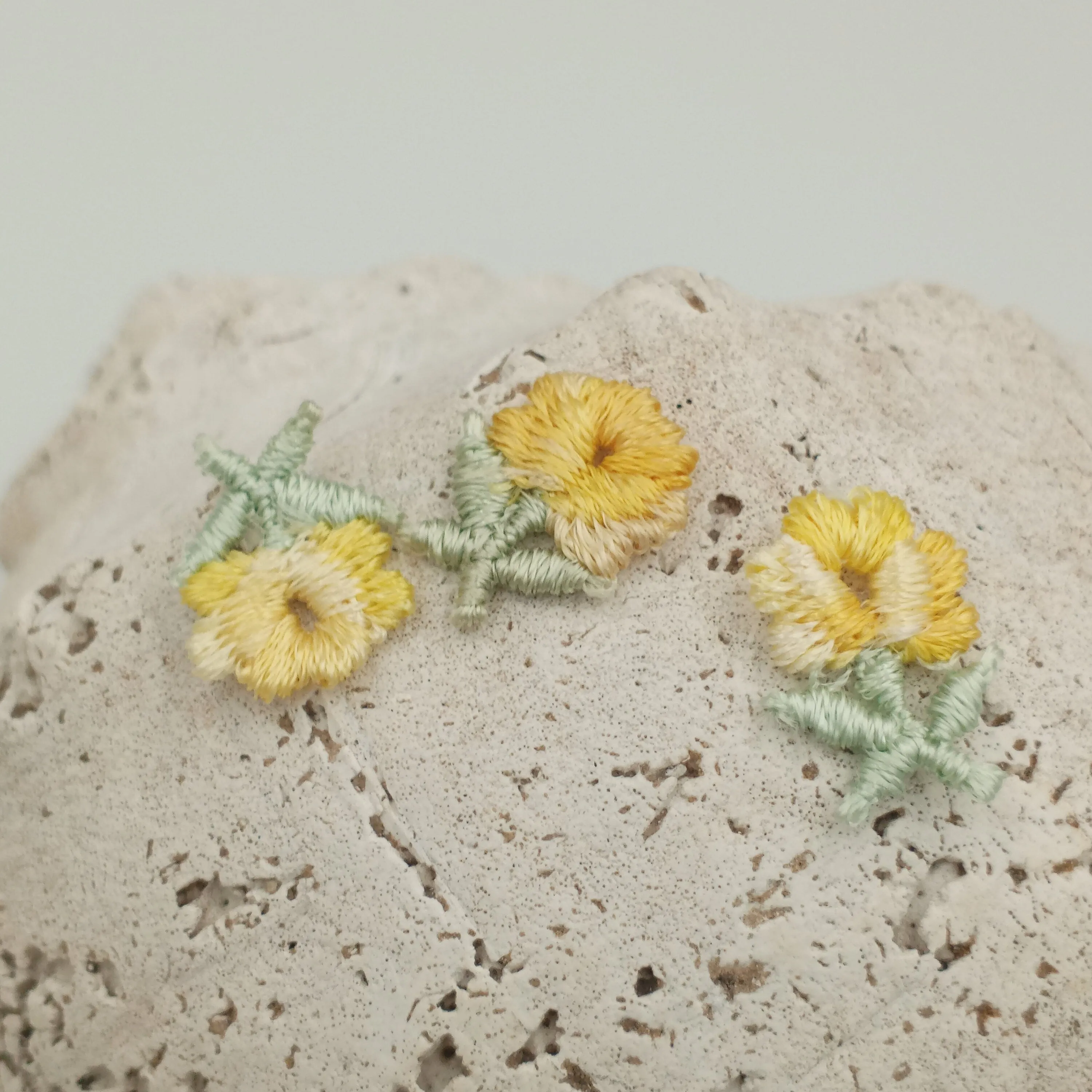VINTAGE appliques cute pastel yellow flower Patches #290