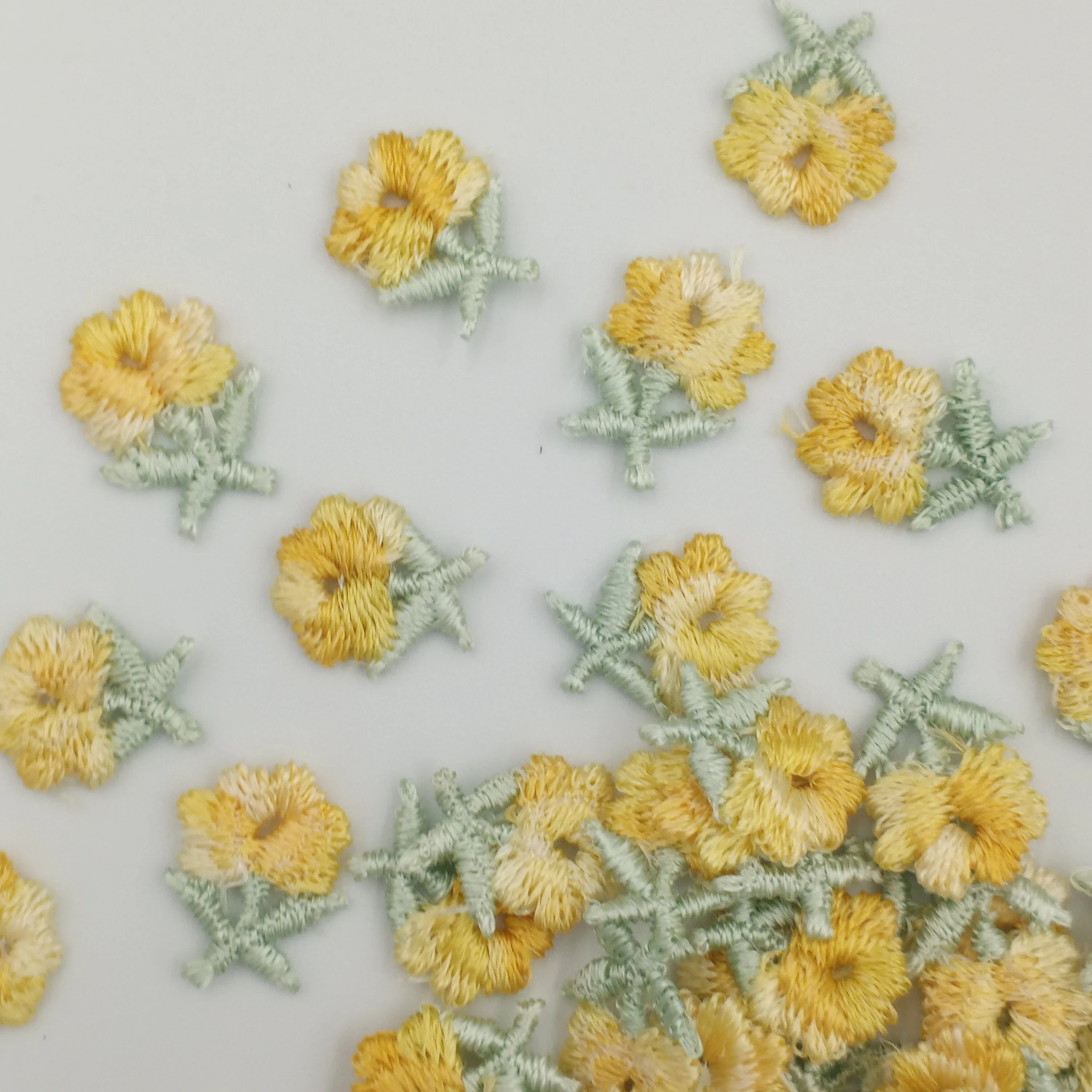 VINTAGE appliques cute pastel yellow flower Patches #290