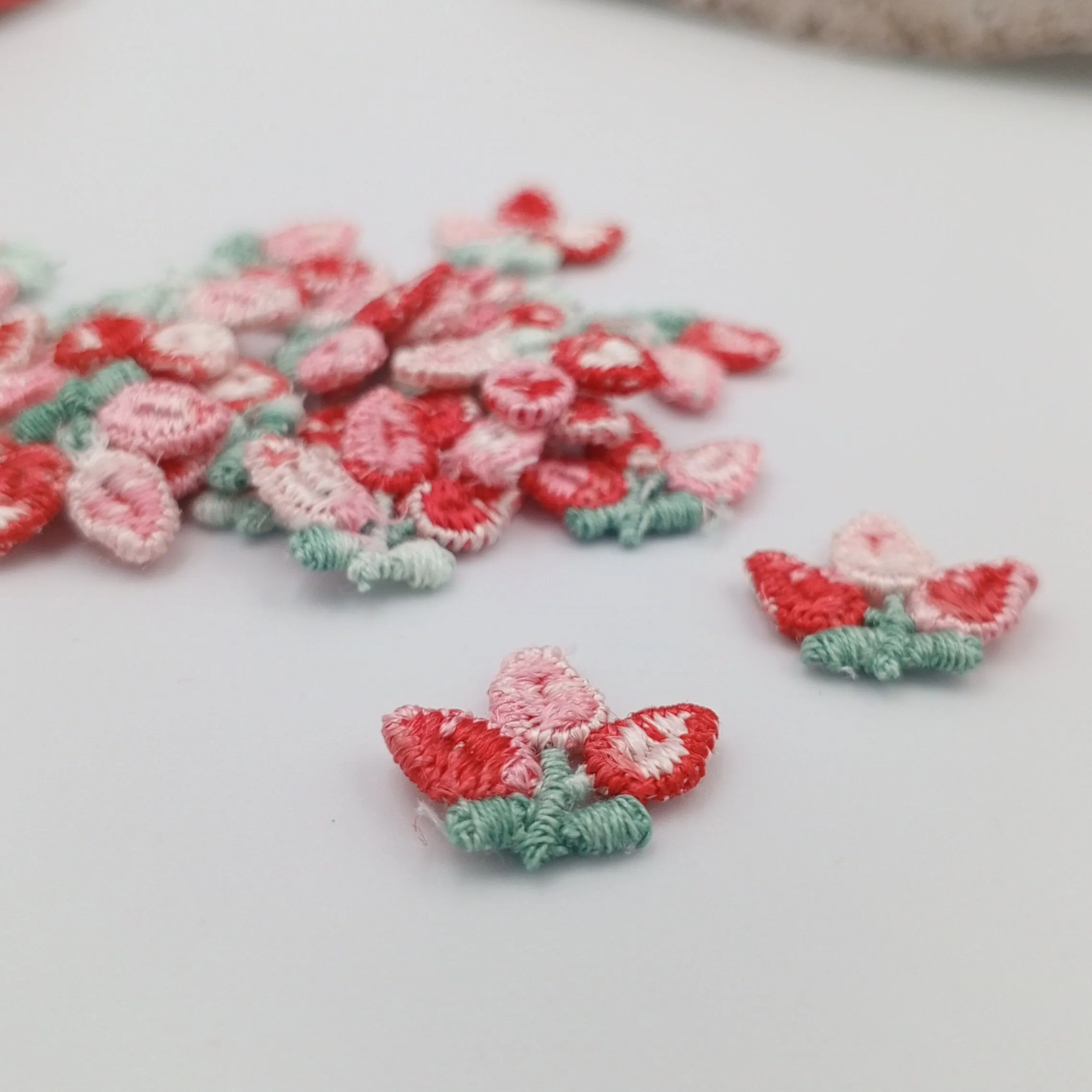 VINTAGE appliques cute red white pink flower embroidery Patches #291
