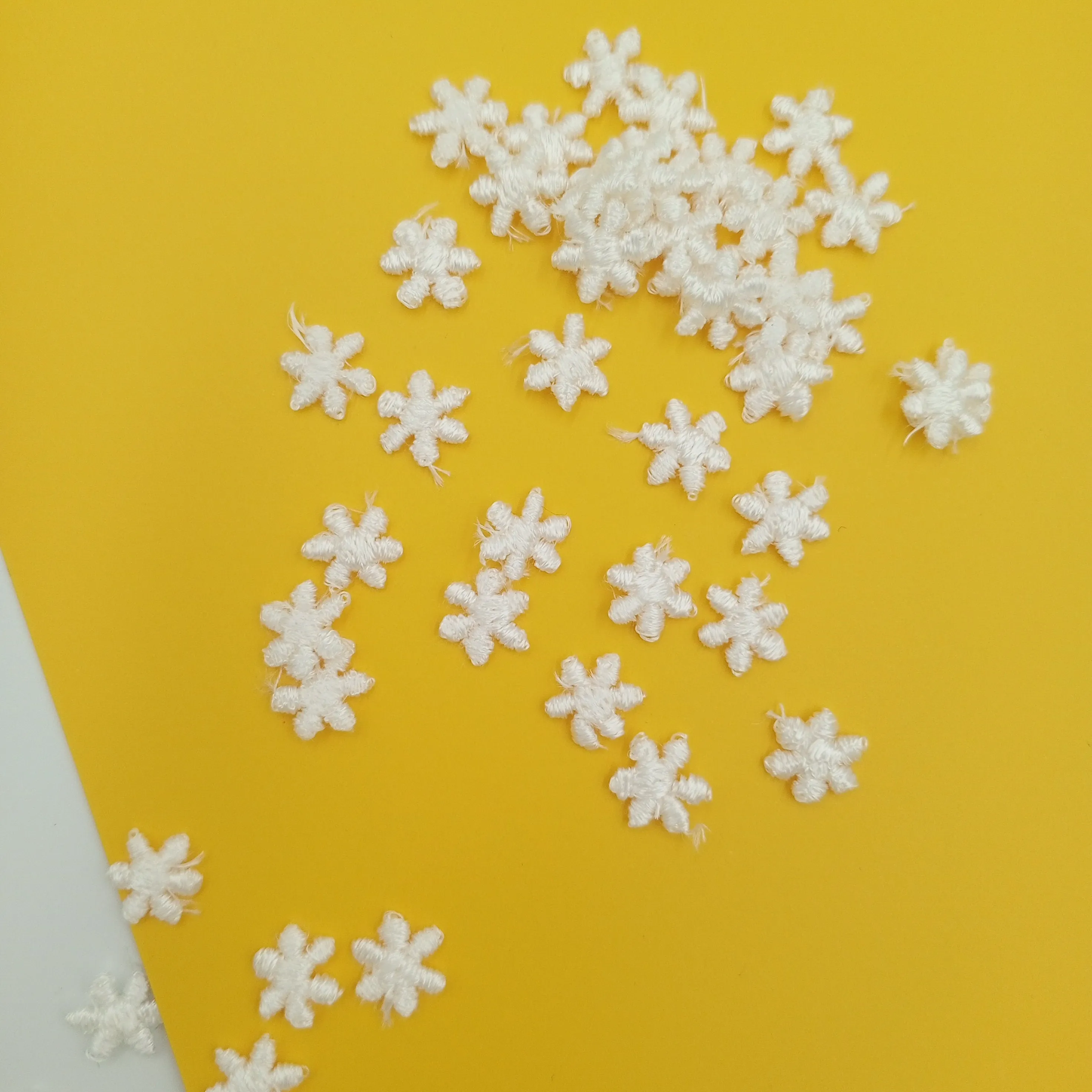 VINTAGE appliques cute tiny white flower embroidery Patches #329
