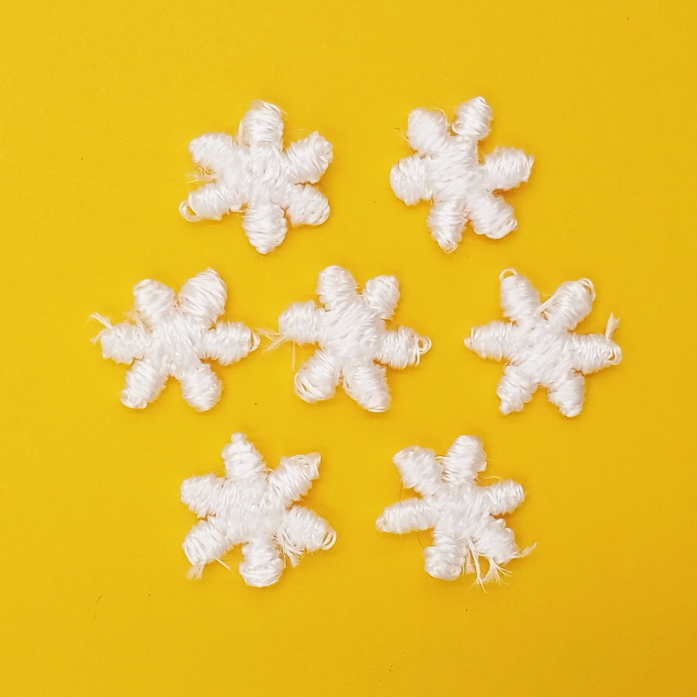 VINTAGE appliques cute tiny white flower embroidery Patches #329