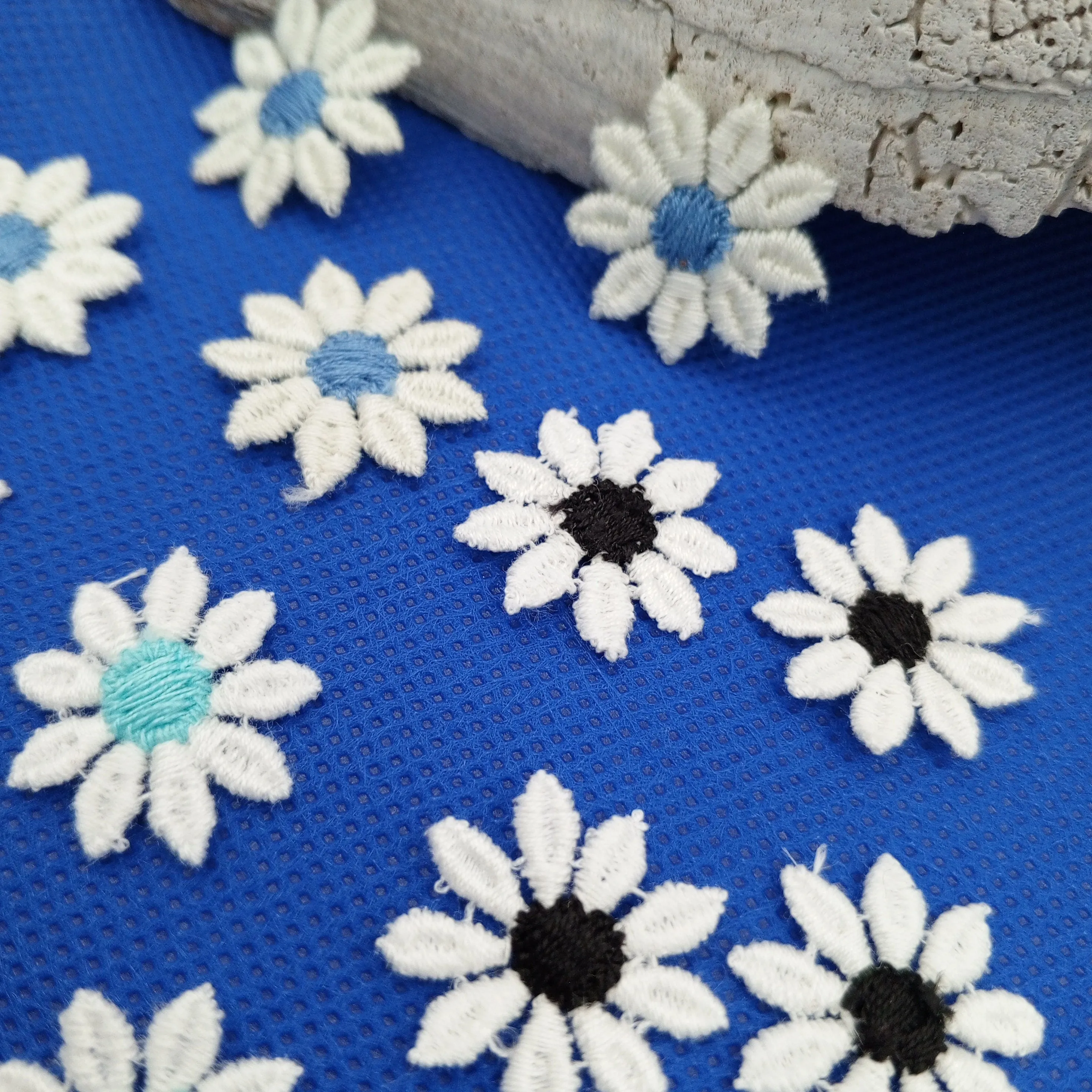 VINTAGE appliques cute white dot flower embroidery Patches #323