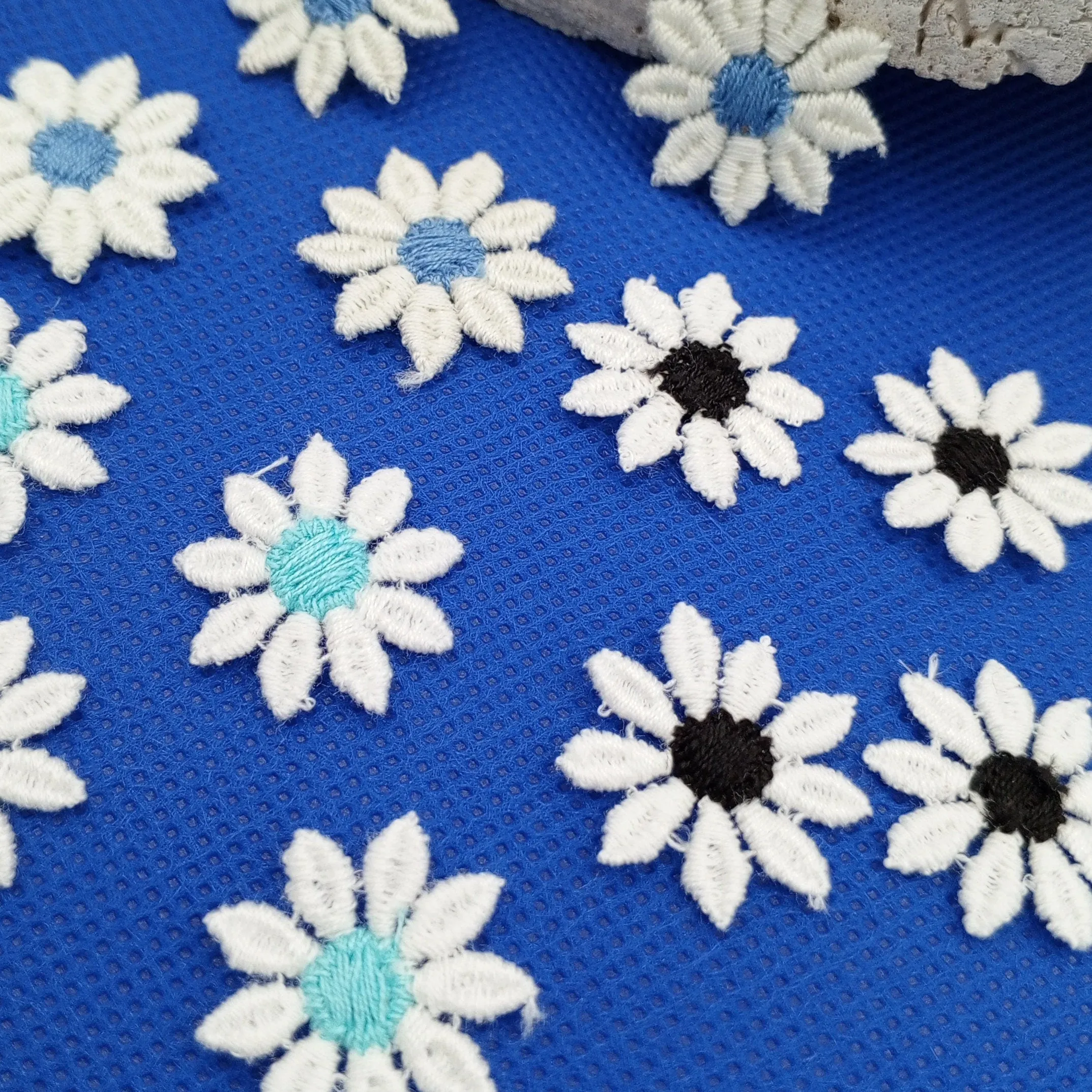 VINTAGE appliques cute white dot flower embroidery Patches #323