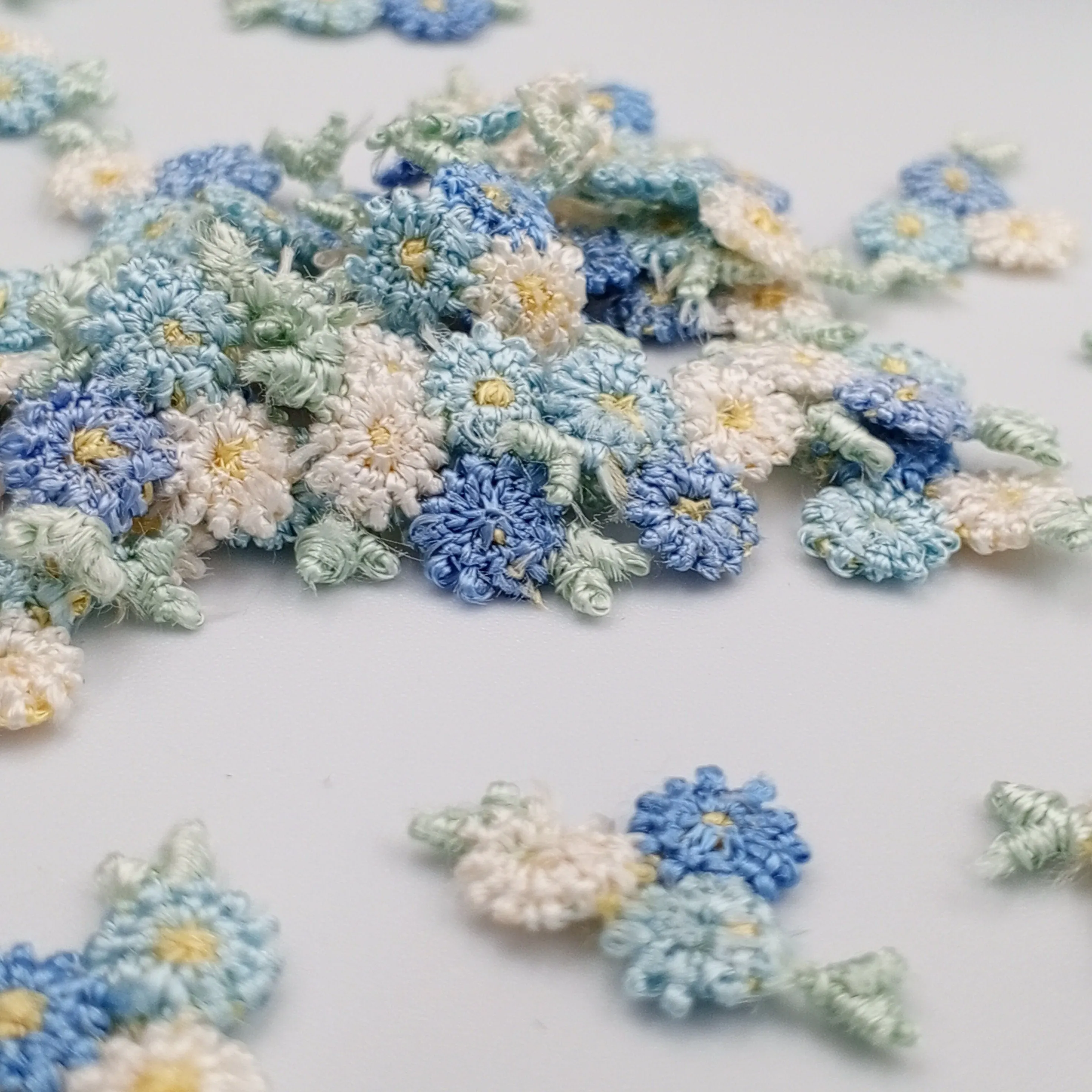 VINTAGE appliques cute white green blue flower embroidery Patches #317