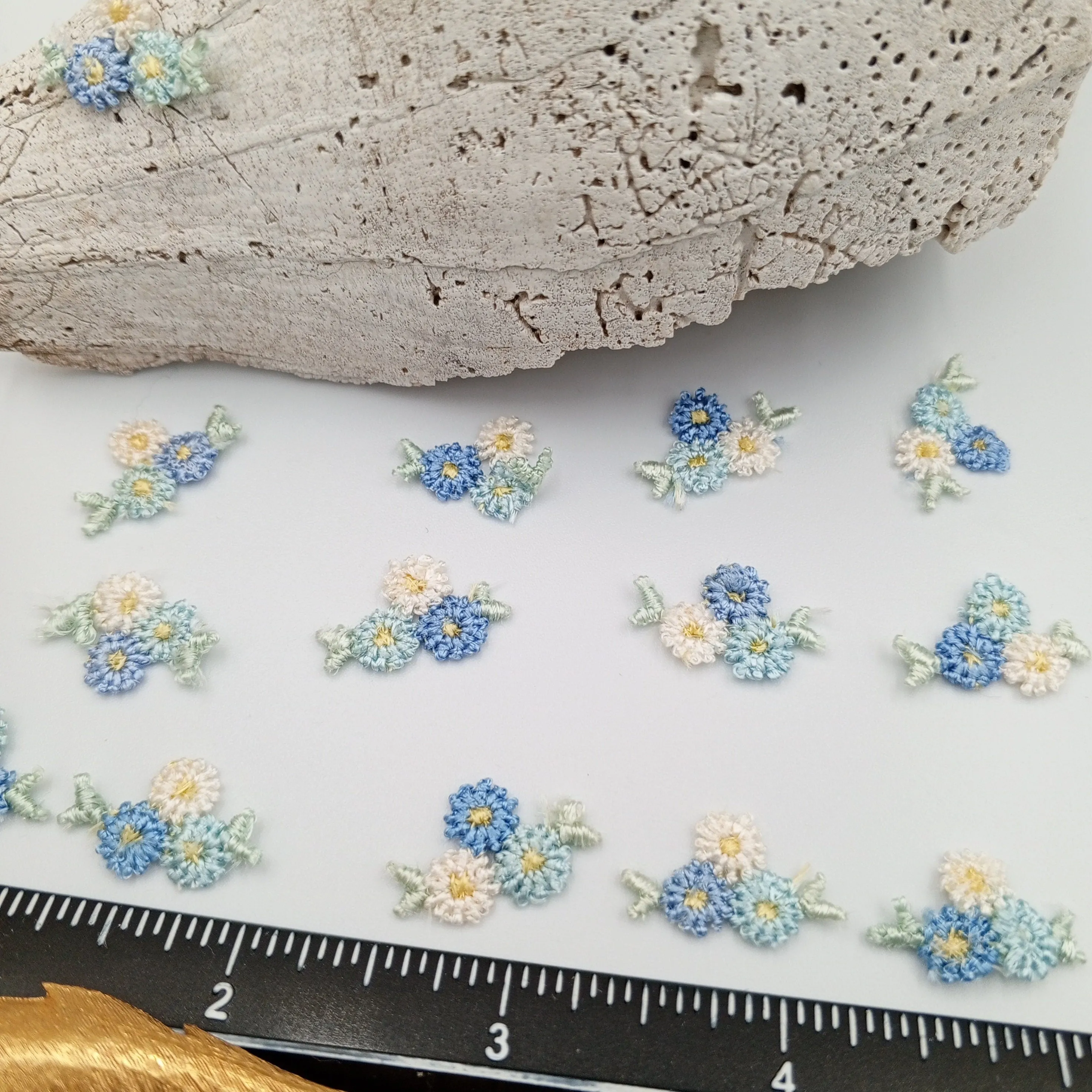 VINTAGE appliques cute white green blue flower embroidery Patches #317