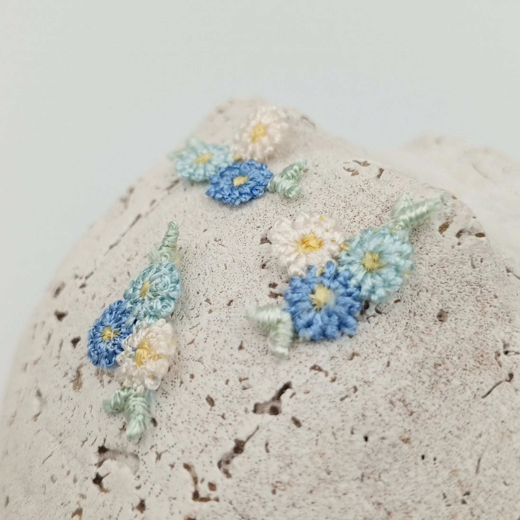 VINTAGE appliques cute white green blue flower embroidery Patches #317