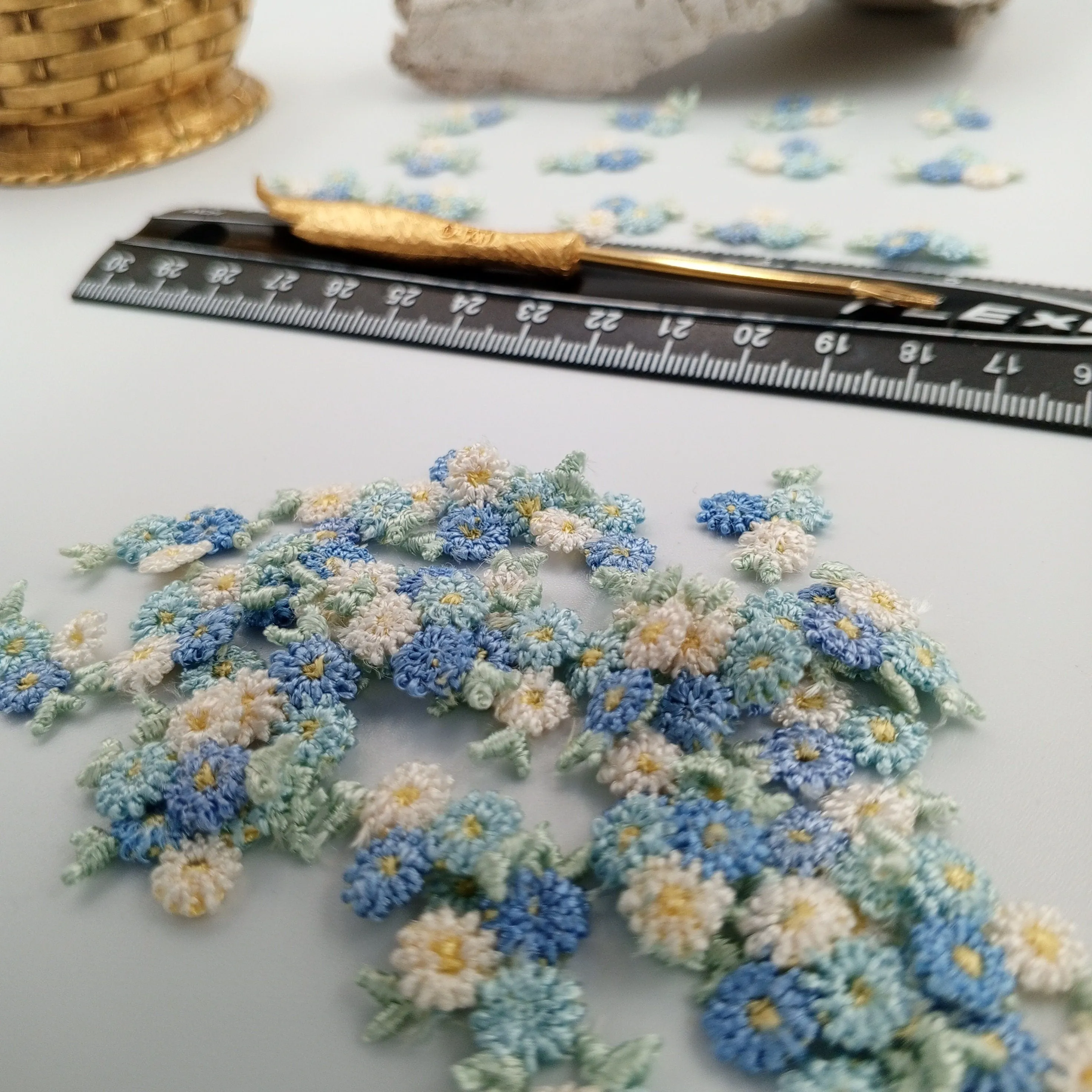 VINTAGE appliques cute white green blue flower embroidery Patches #317